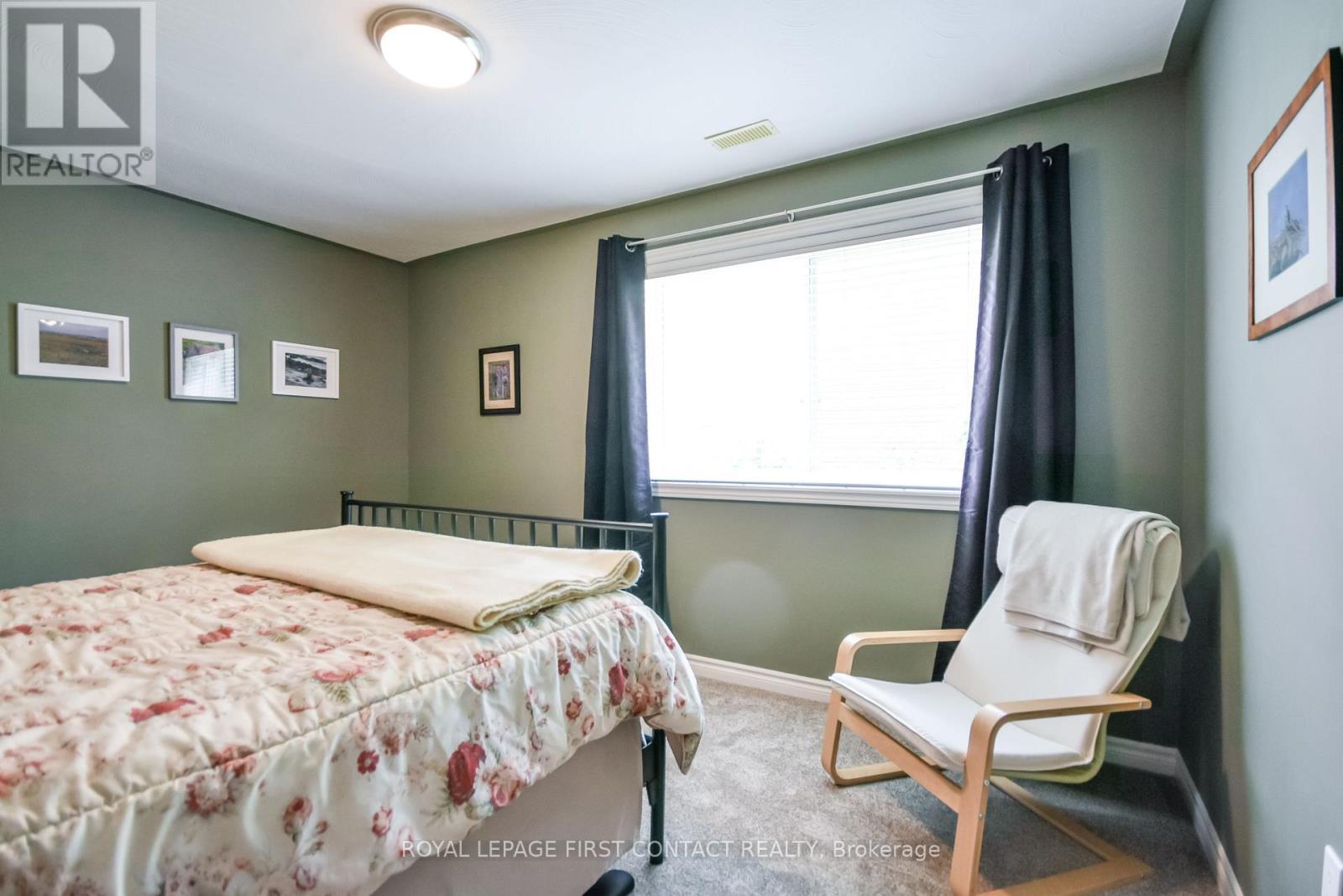 












6 NICKLAUS DRIVE

,
Barrie,




Ontario
L4M6W6

