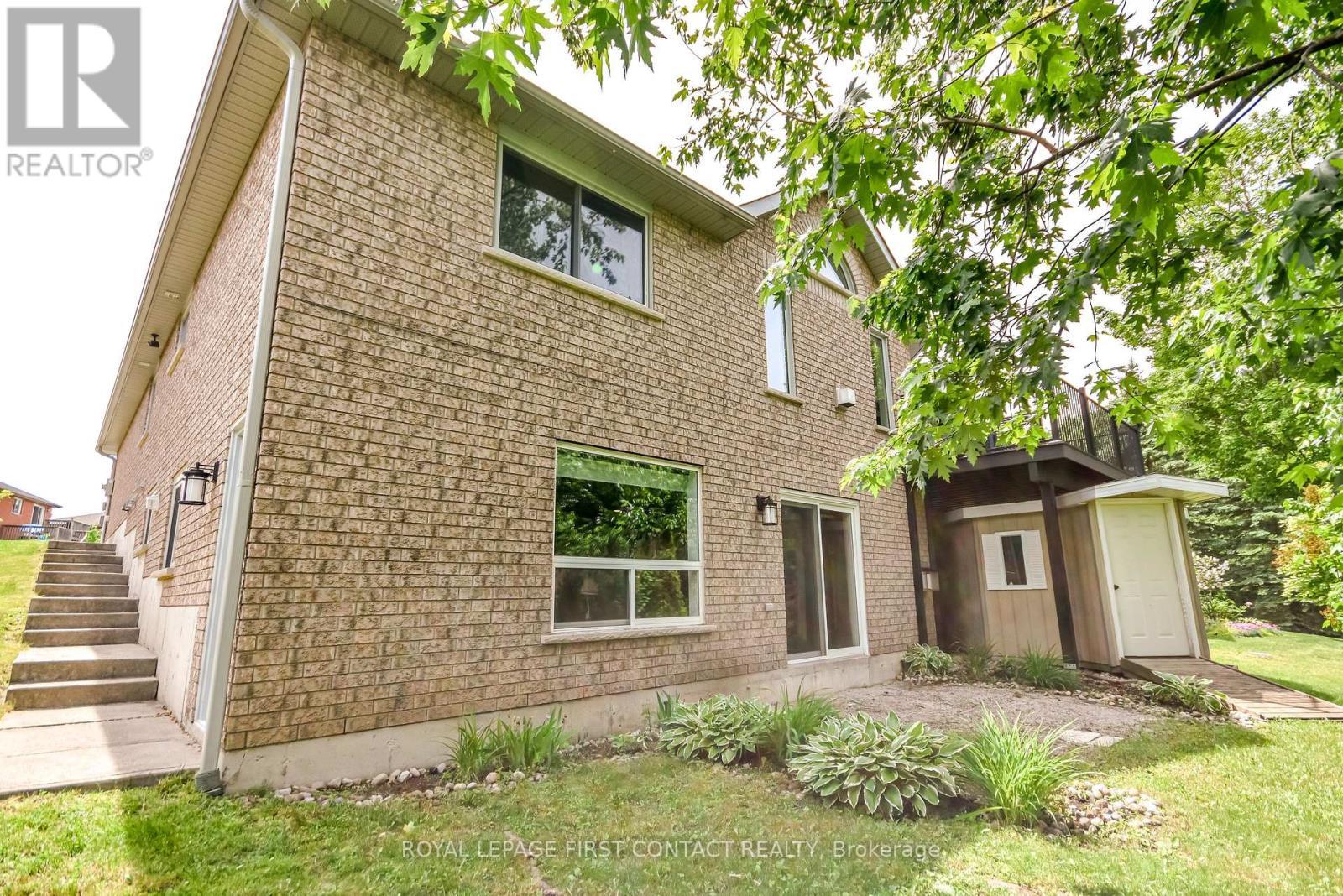 












6 NICKLAUS DRIVE

,
Barrie,




Ontario
L4M6W6

