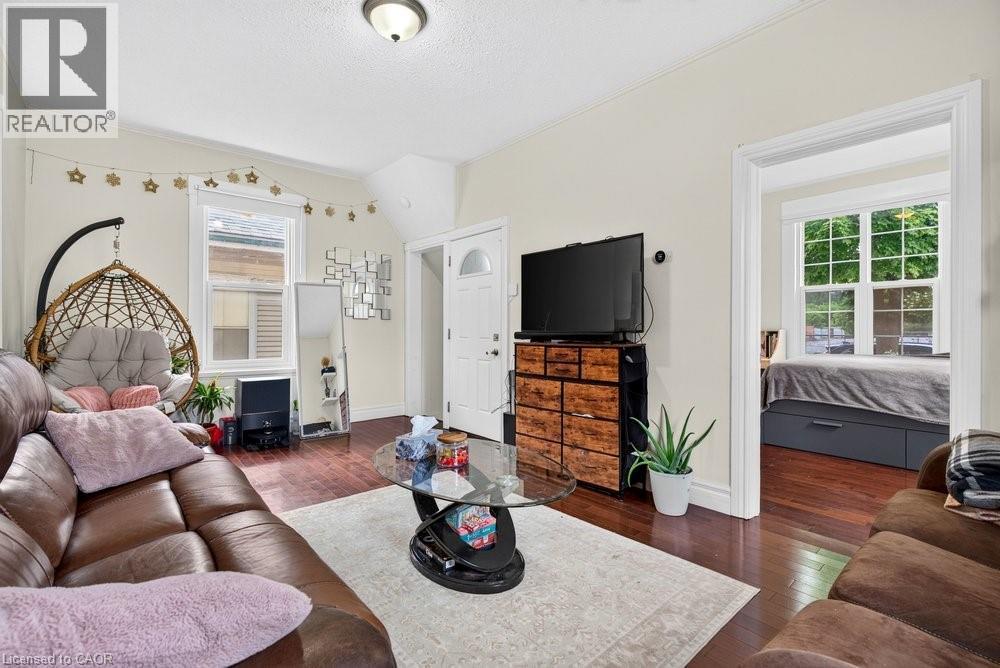 












221 GRAND RIVER Avenue

,
Brantford,




Ontario
N3T4Y3

