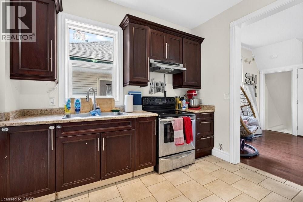 












221 GRAND RIVER Avenue

,
Brantford,




Ontario
N3T4Y3


