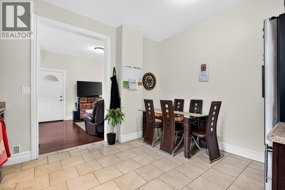 












221 GRAND RIVER Avenue

,
Brantford,




Ontario
N3T4Y3

