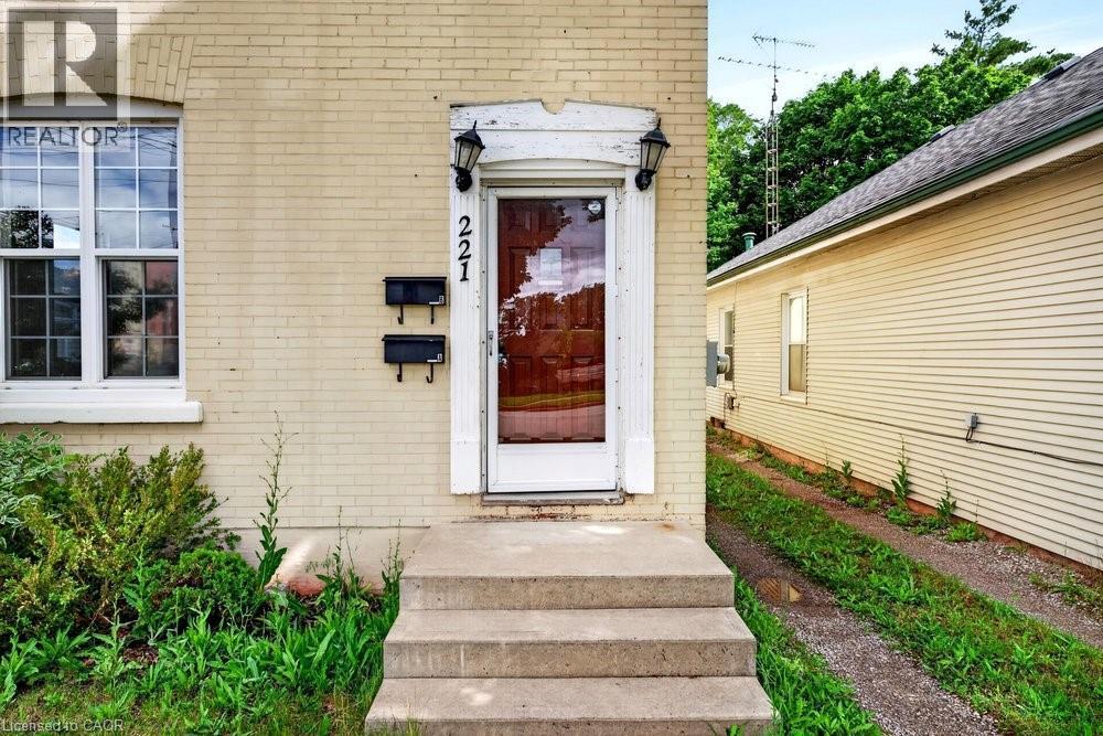 












221 GRAND RIVER Avenue

,
Brantford,




Ontario
N3T4Y3

