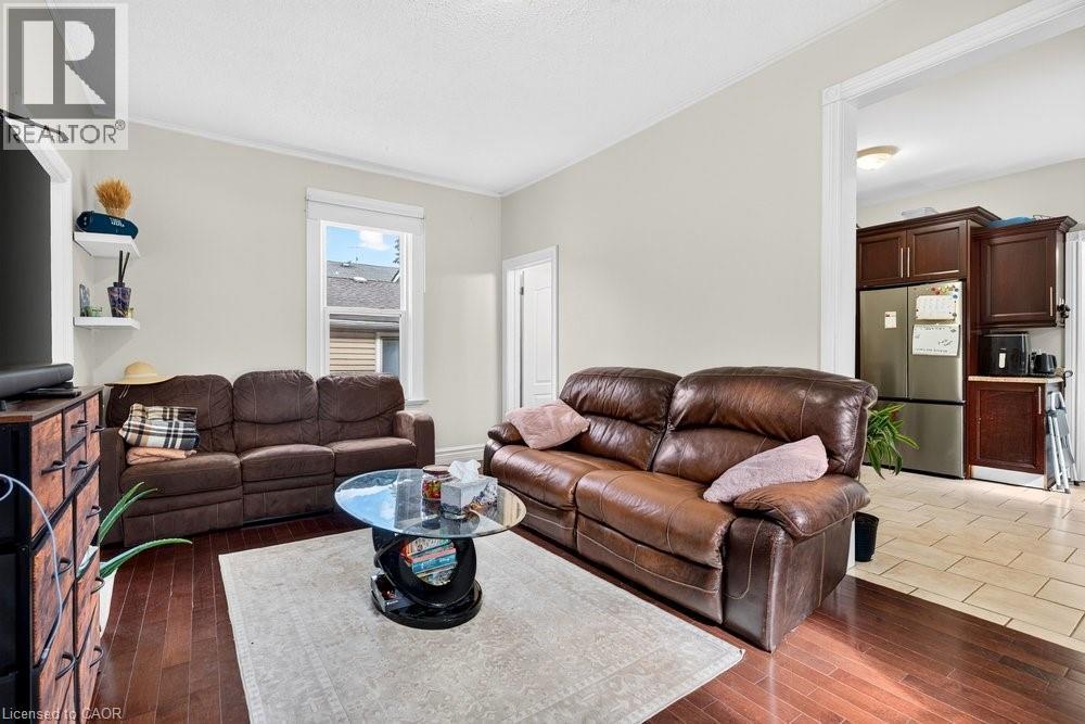 












221 GRAND RIVER Avenue

,
Brantford,




Ontario
N3T4Y3


