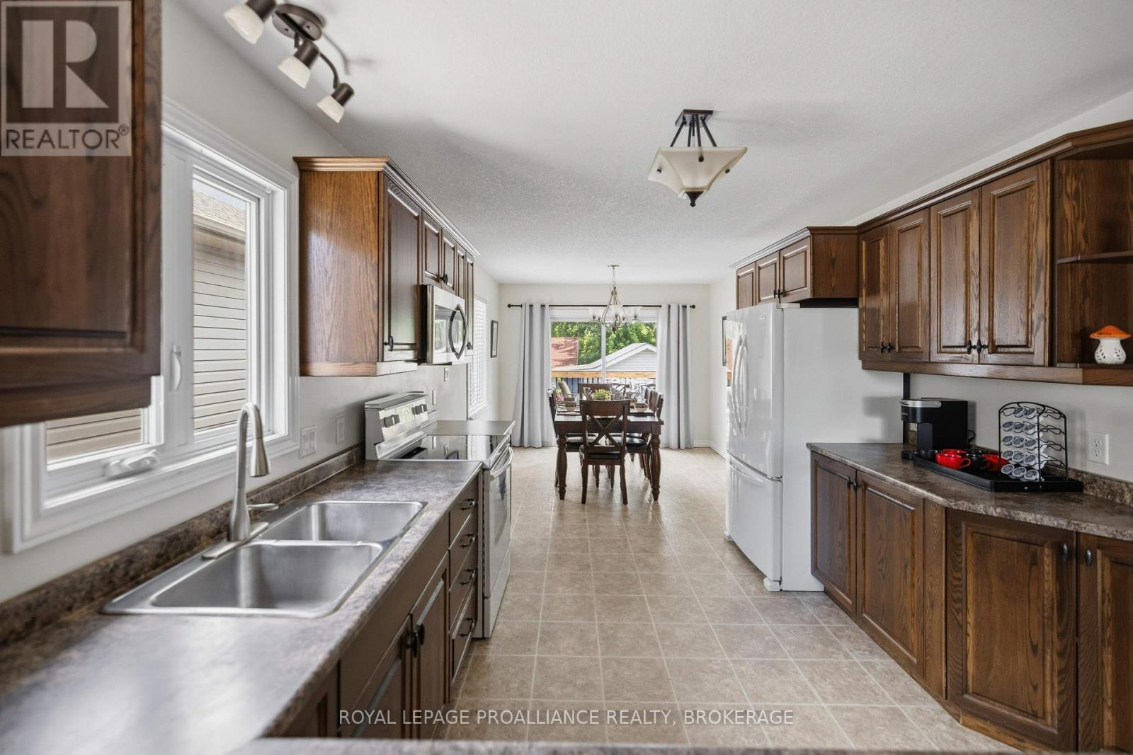 












1094 CROSSFIELD AVENUE

,
Kingston (City Northwest),




Ontario
K7P0G7

