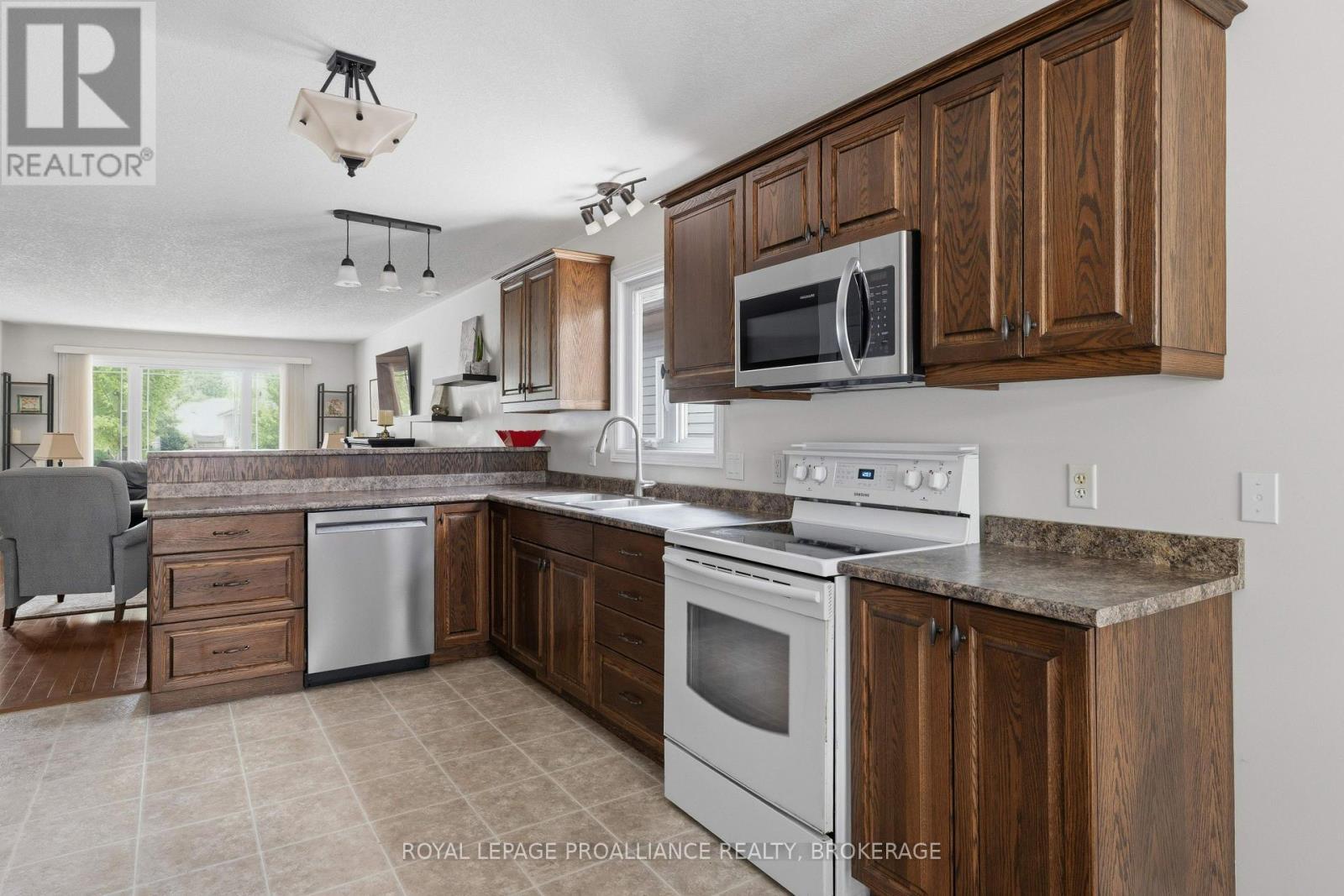 












1094 CROSSFIELD AVENUE

,
Kingston (City Northwest),




Ontario
K7P0G7

