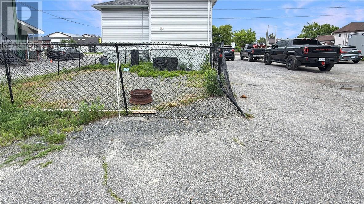 












3550 Errington Avenue

,
Chelmsford,




Ontario
P0M1L0

