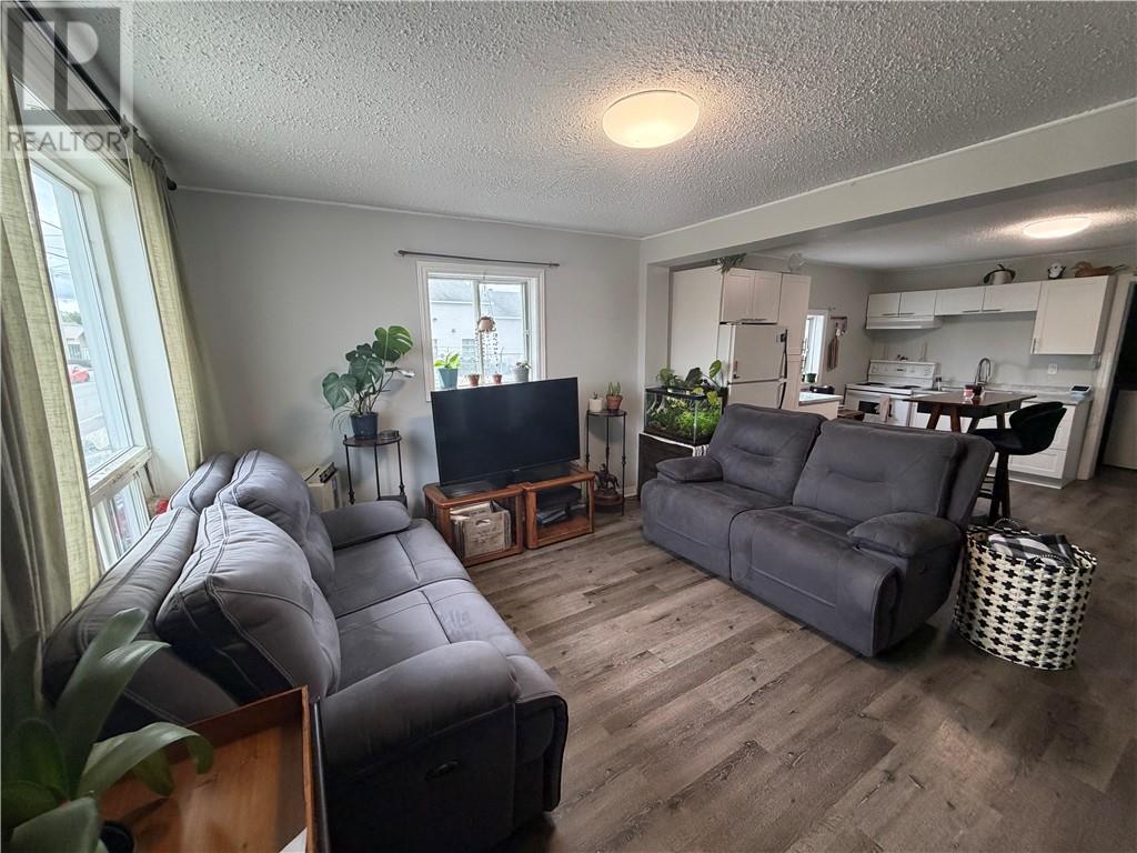 












3550 Errington Avenue

,
Chelmsford,




Ontario
P0M1L0

