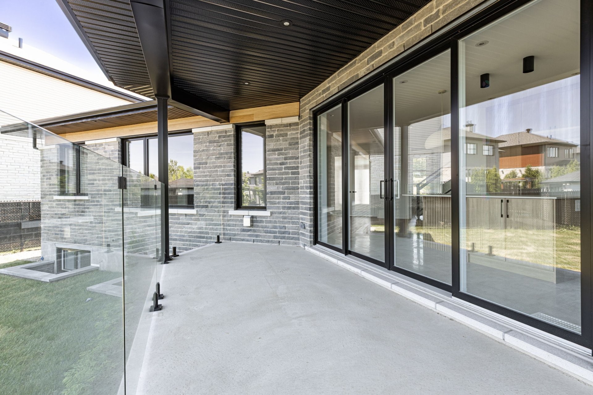 









1145


Rue Jean-Vallerand

,
Boucherville,




QC
J4B0H5

