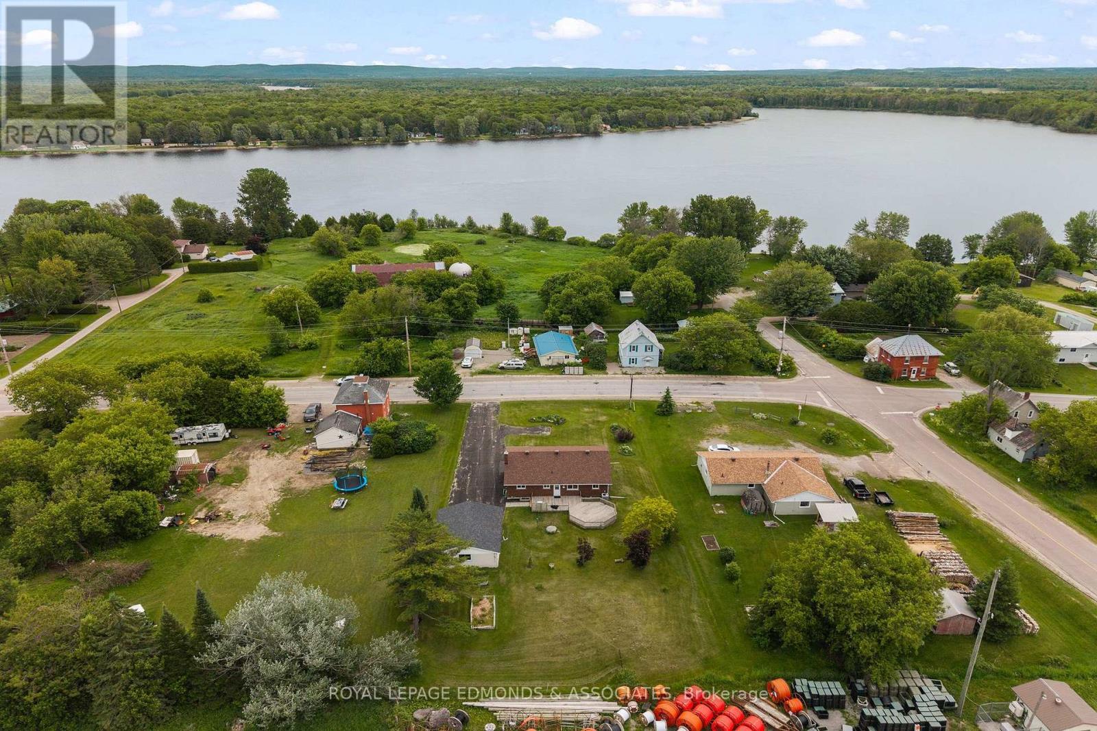












13 LACROIX BAY ROAD

,
Whitewater Region,




Ontario
K0J2L0

