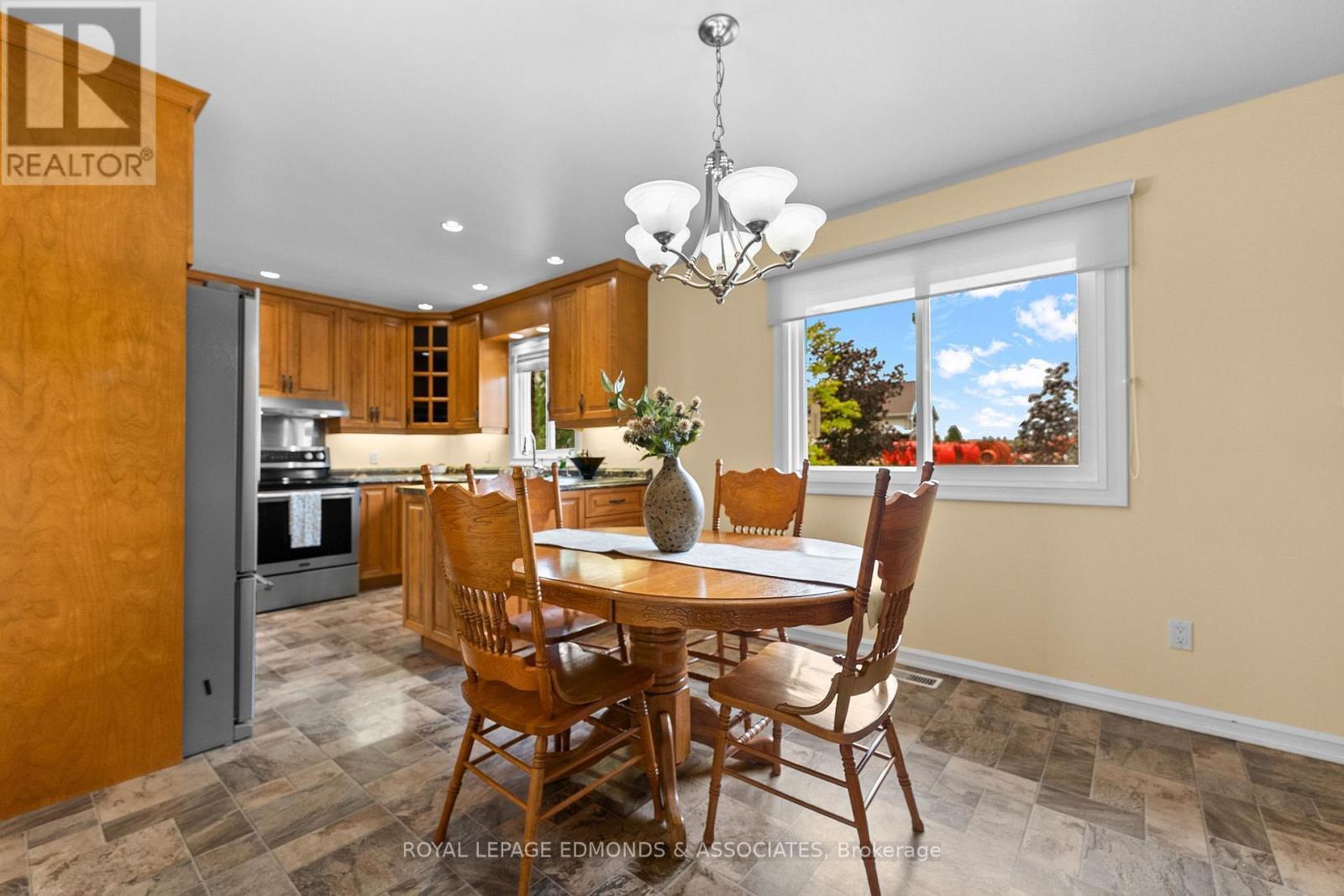 












13 LACROIX BAY ROAD

,
Whitewater Region,




Ontario
K0J2L0

