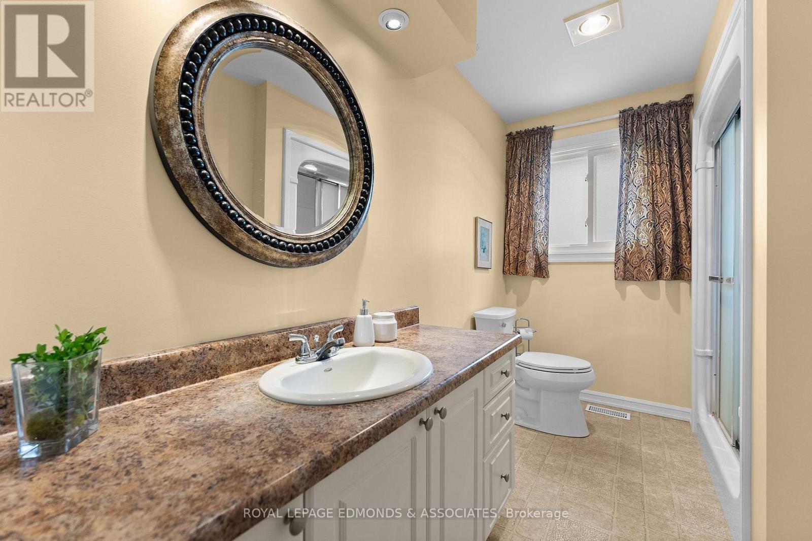 












13 LACROIX BAY ROAD

,
Whitewater Region,




Ontario
K0J2L0

