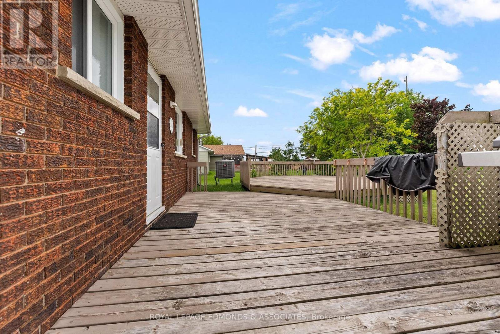 












13 LACROIX BAY ROAD

,
Whitewater Region,




Ontario
K0J2L0

