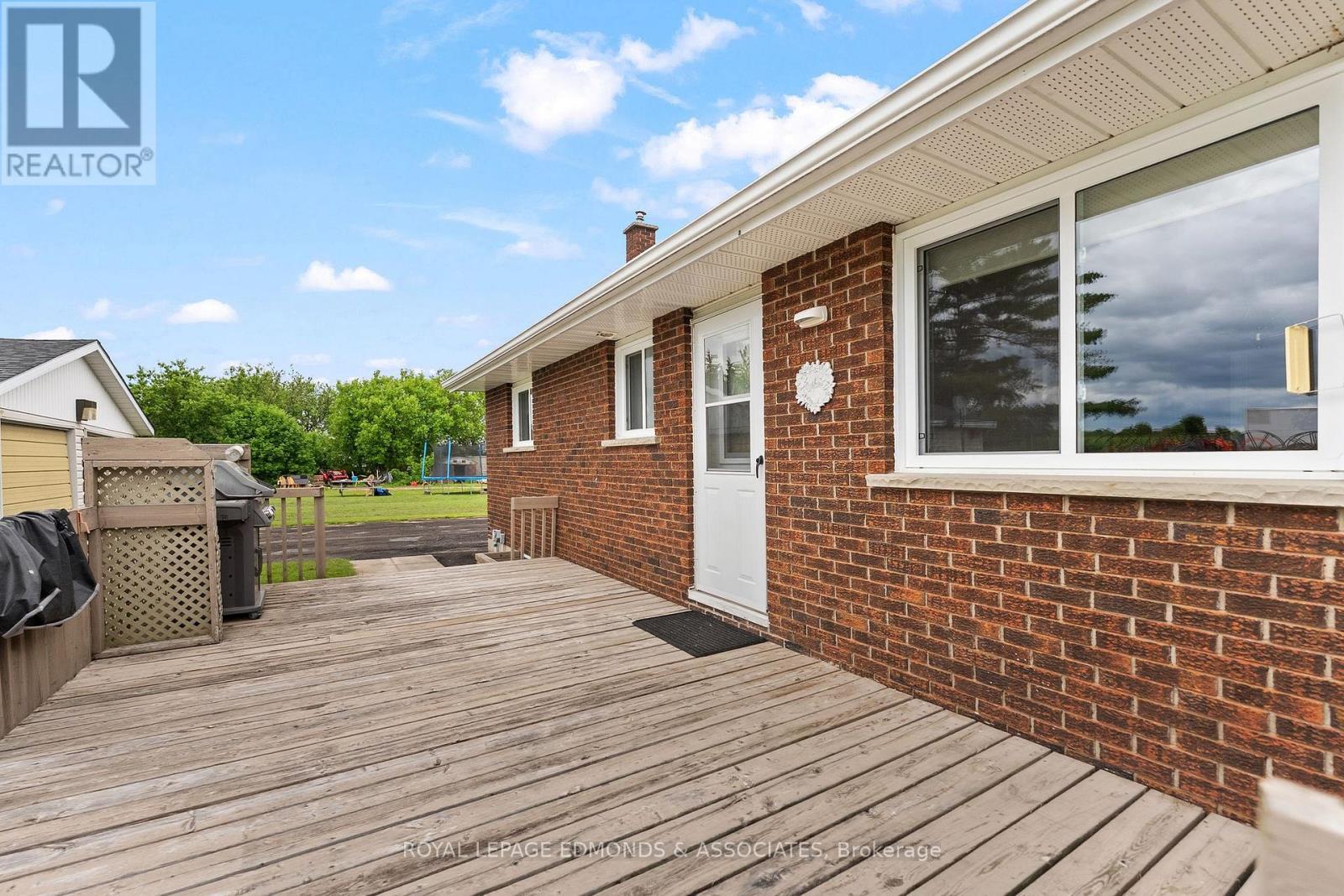 












13 LACROIX BAY ROAD

,
Whitewater Region,




Ontario
K0J2L0

