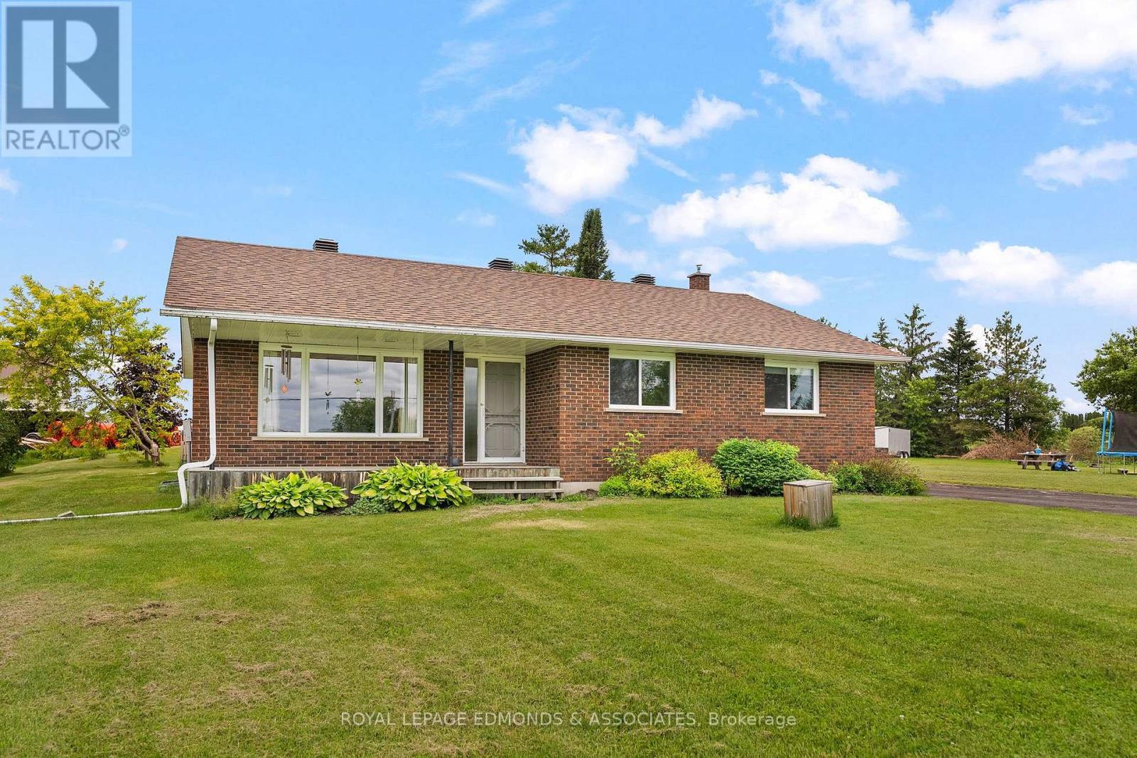 












13 LACROIX BAY ROAD

,
Whitewater Region,




Ontario
K0J2L0

