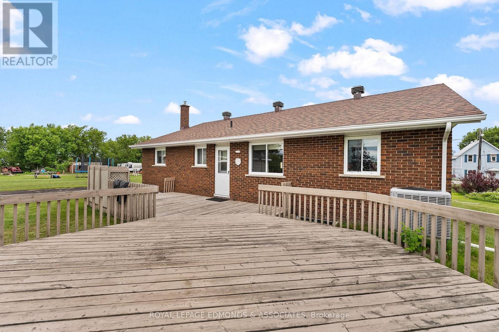 












13 LACROIX BAY ROAD

,
Whitewater Region,




Ontario
K0J2L0

