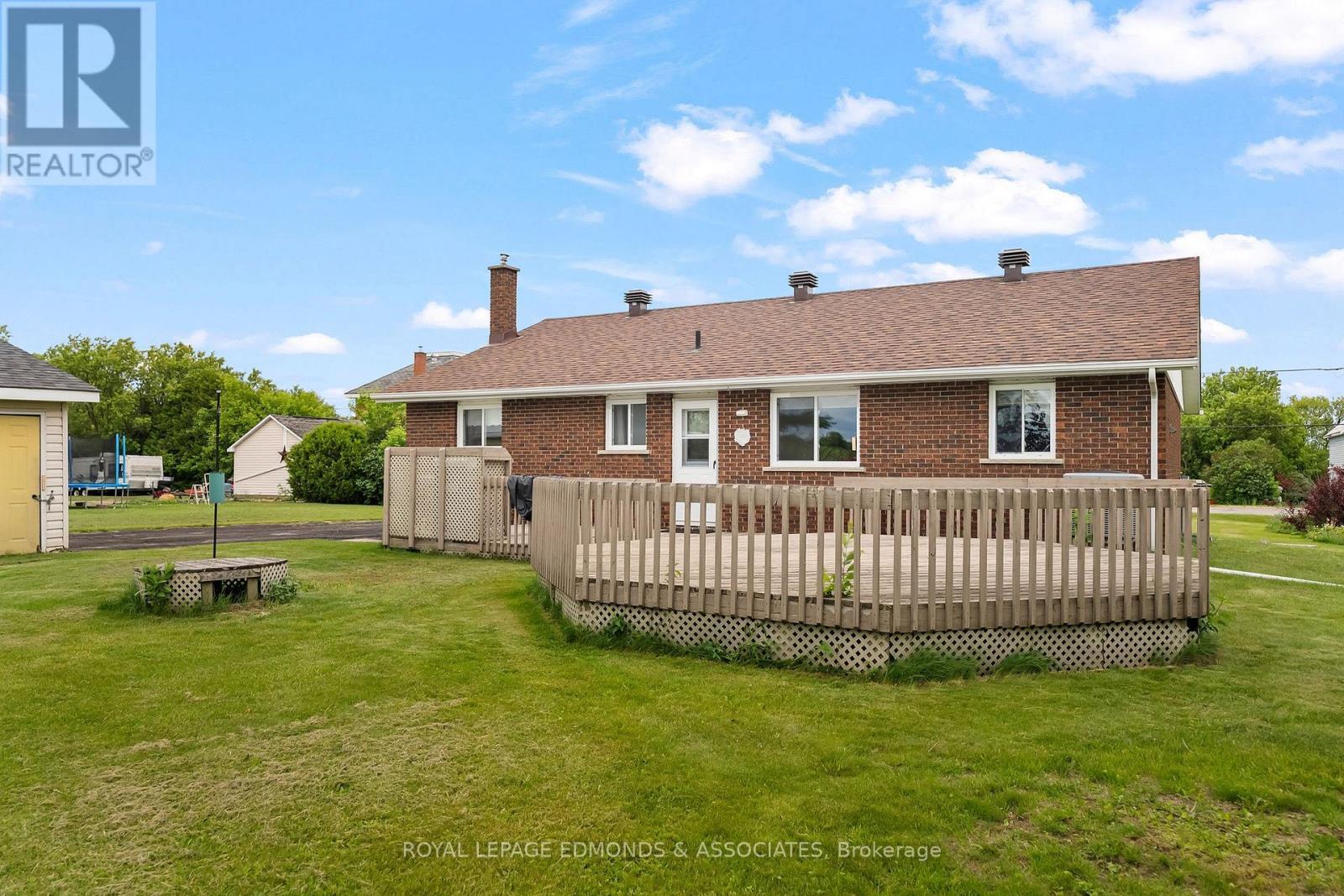 












13 LACROIX BAY ROAD

,
Whitewater Region,




Ontario
K0J2L0

