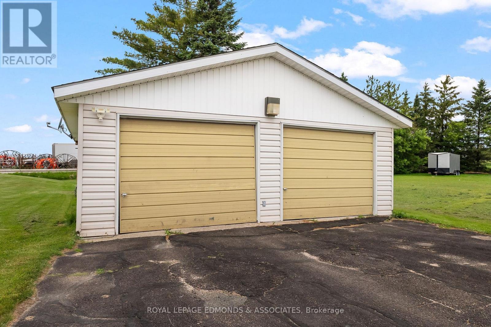 












13 LACROIX BAY ROAD

,
Whitewater Region,




Ontario
K0J2L0

