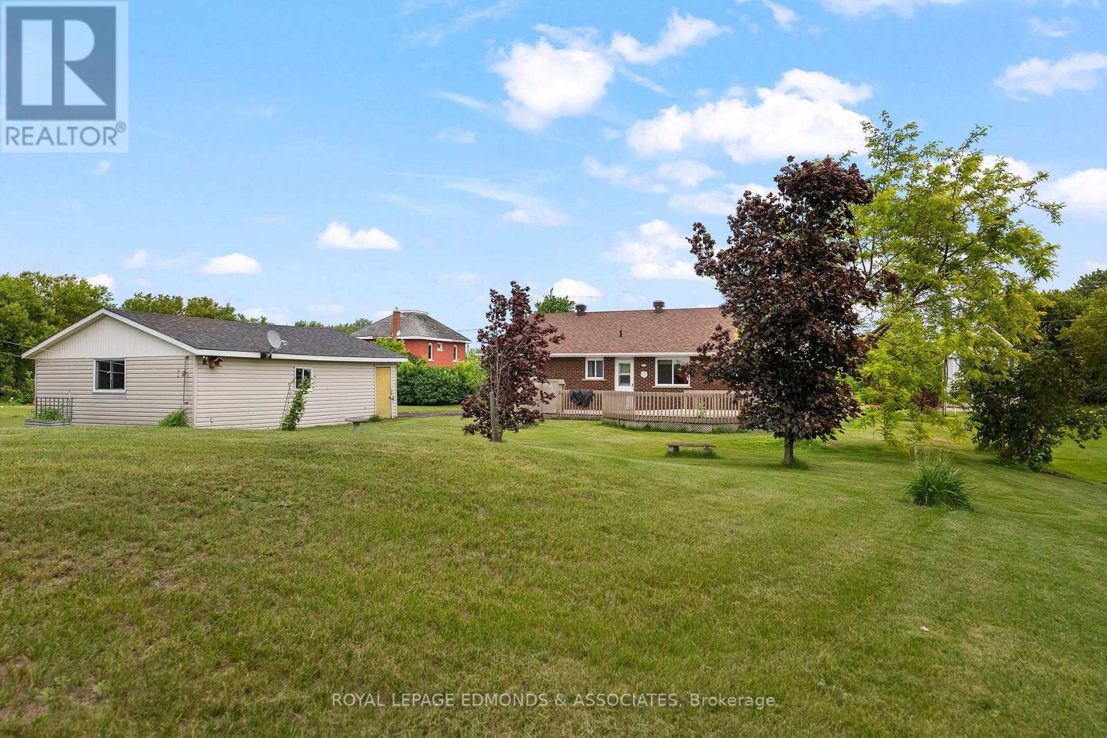 












13 LACROIX BAY ROAD

,
Whitewater Region,




Ontario
K0J2L0

