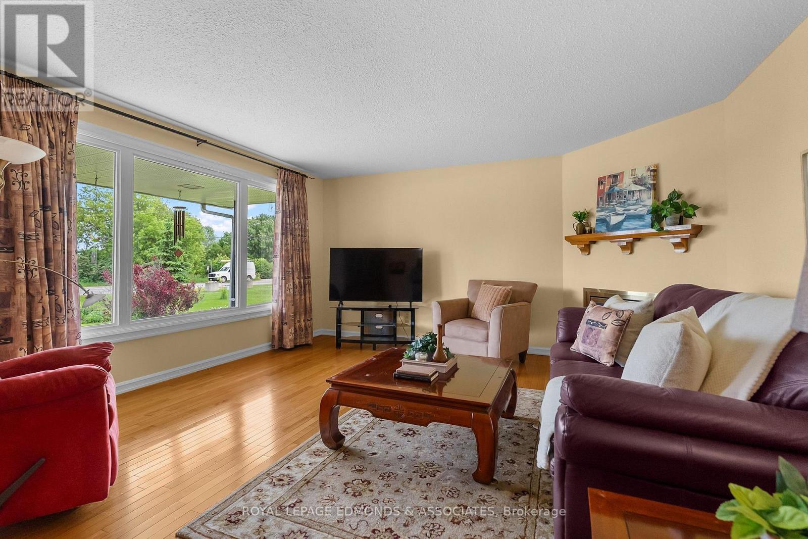 












13 LACROIX BAY ROAD

,
Whitewater Region,




Ontario
K0J2L0

