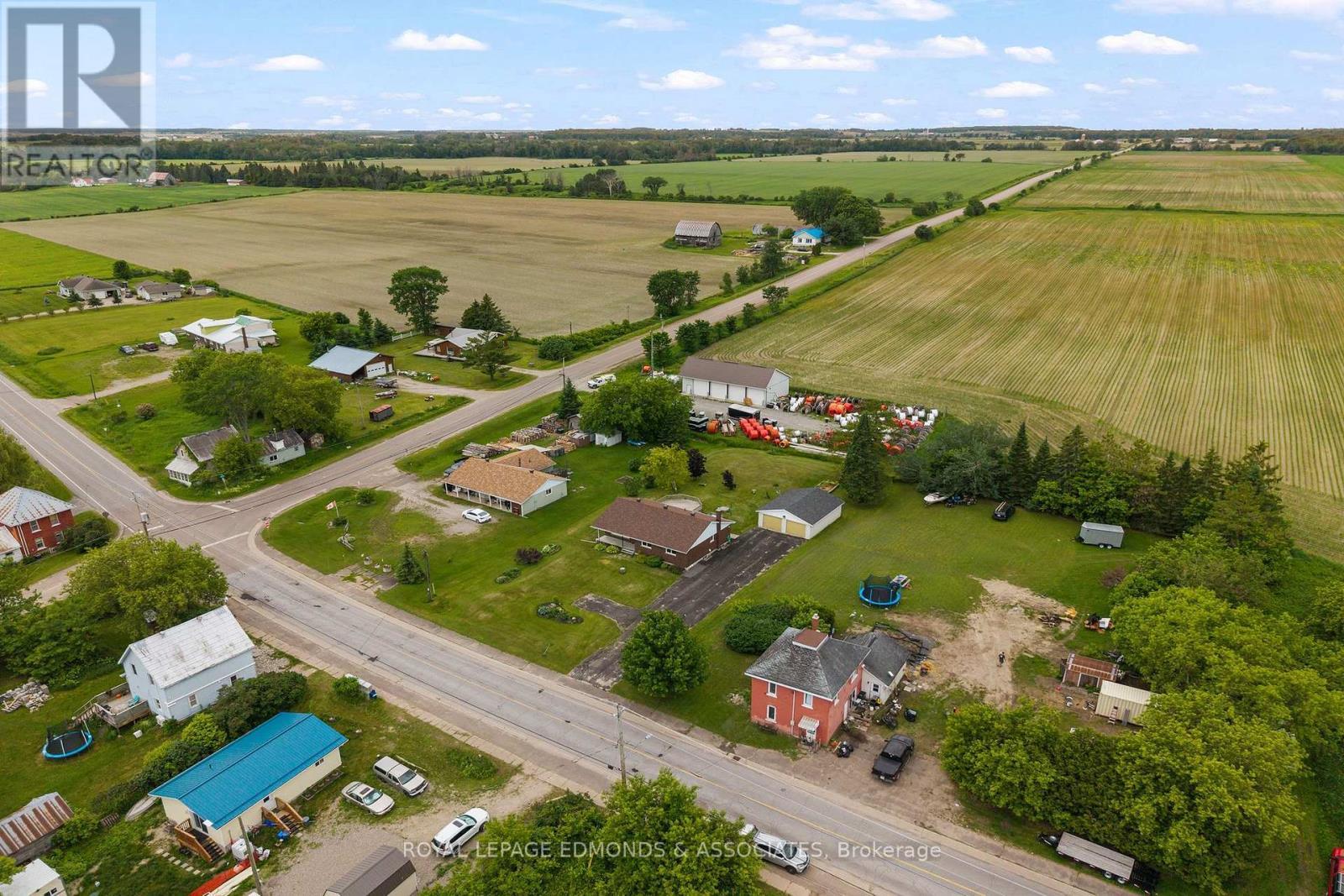 












13 LACROIX BAY ROAD

,
Whitewater Region,




Ontario
K0J2L0

