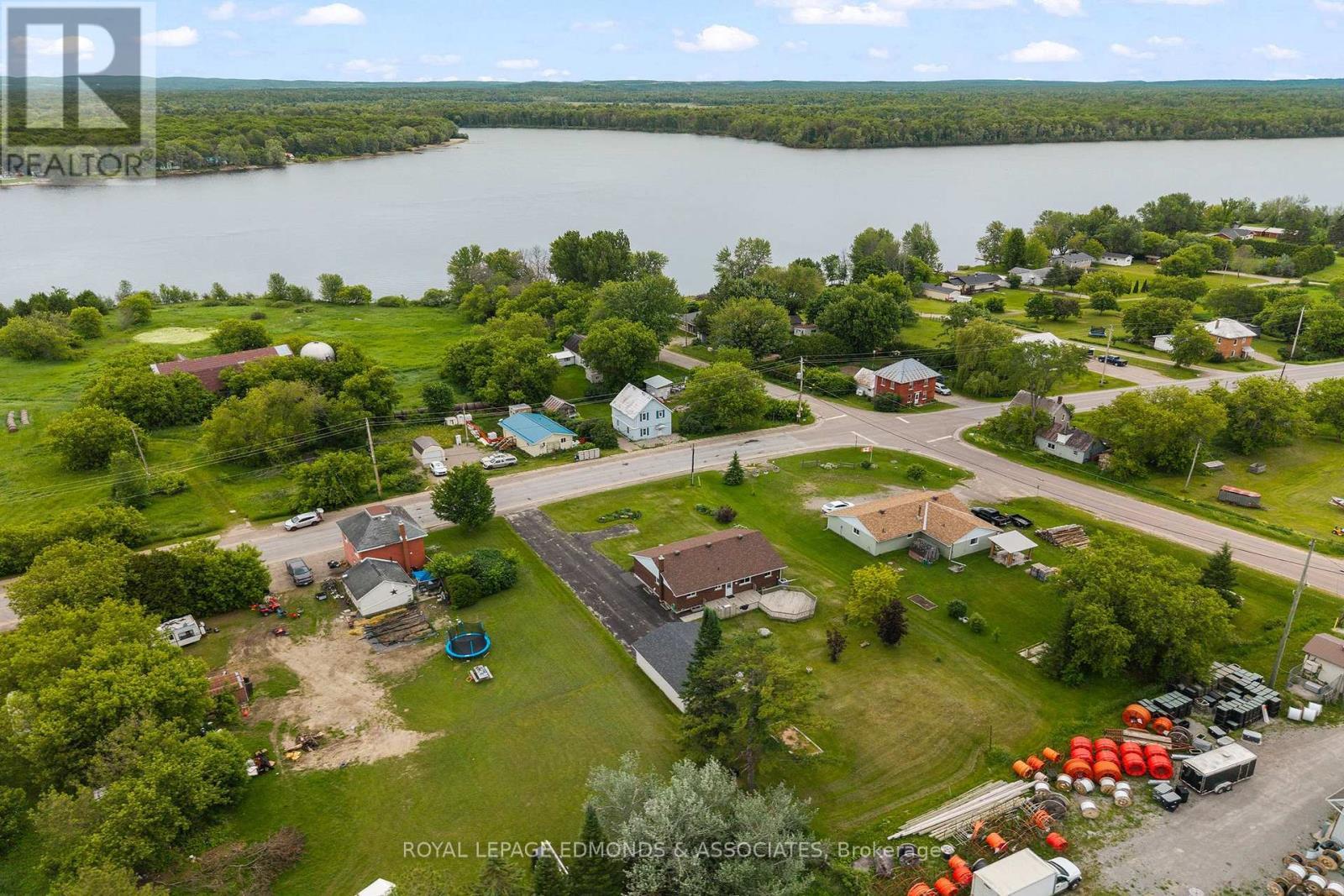 












13 LACROIX BAY ROAD

,
Whitewater Region,




Ontario
K0J2L0

