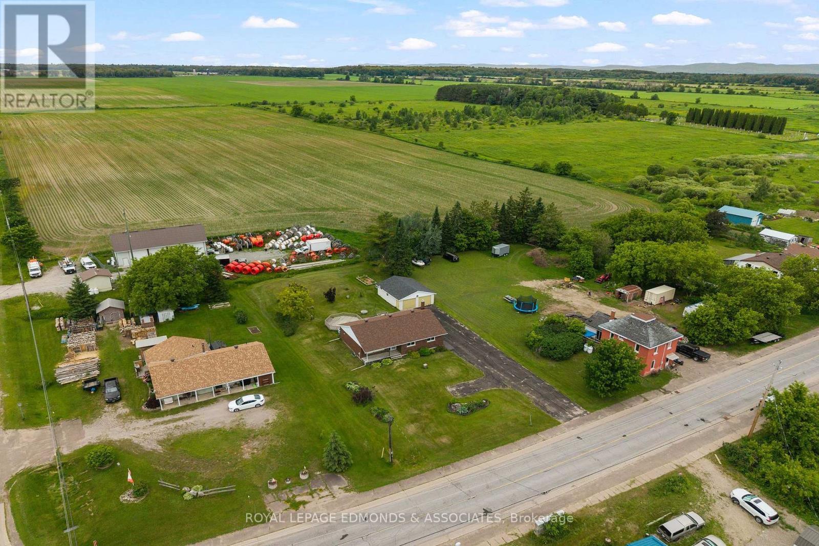 












13 LACROIX BAY ROAD

,
Whitewater Region,




Ontario
K0J2L0

