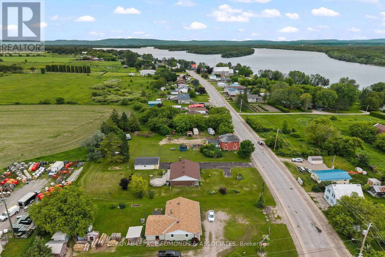 












13 LACROIX BAY ROAD

,
Whitewater Region,




Ontario
K0J2L0

