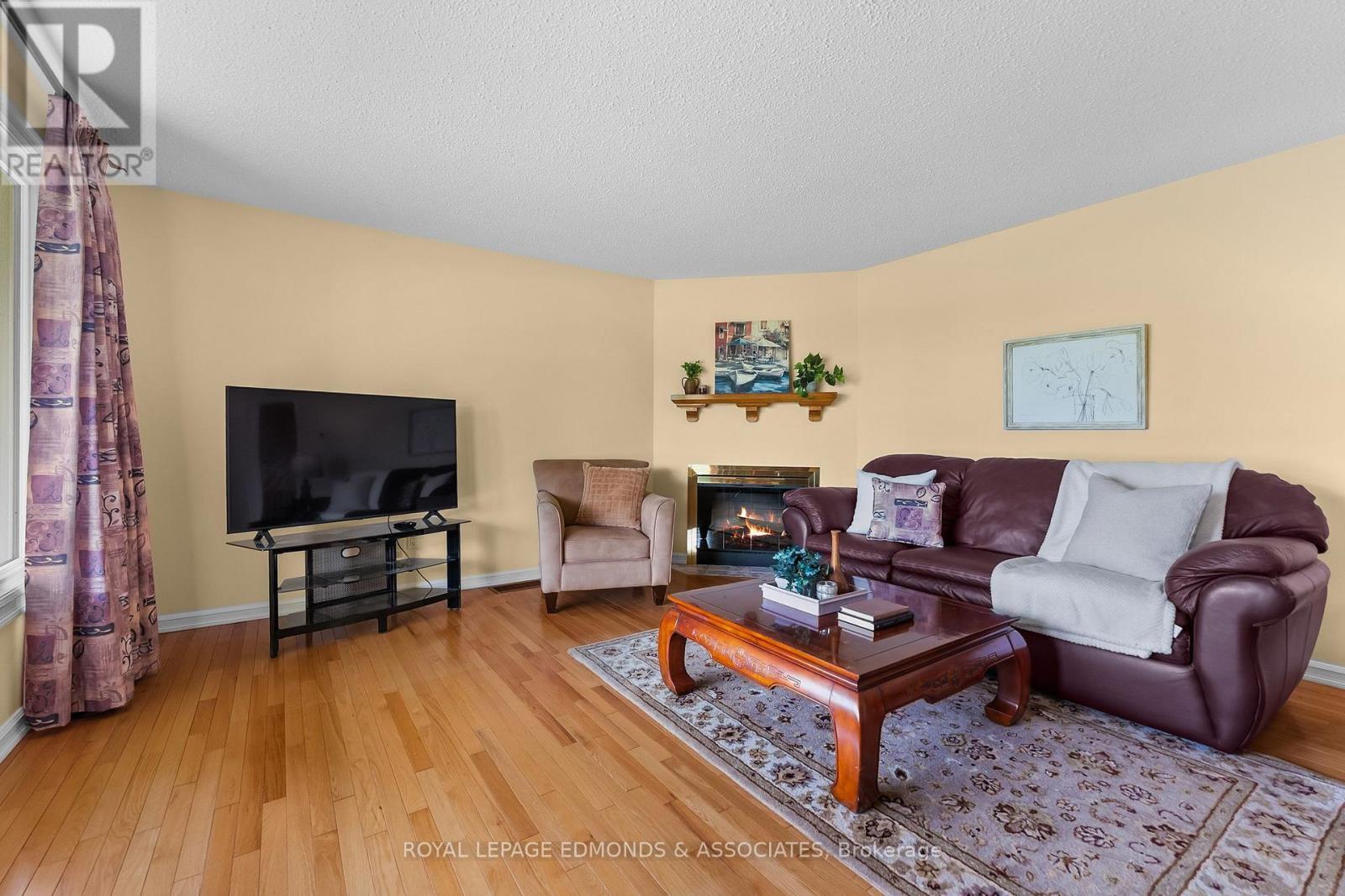 












13 LACROIX BAY ROAD

,
Whitewater Region,




Ontario
K0J2L0

