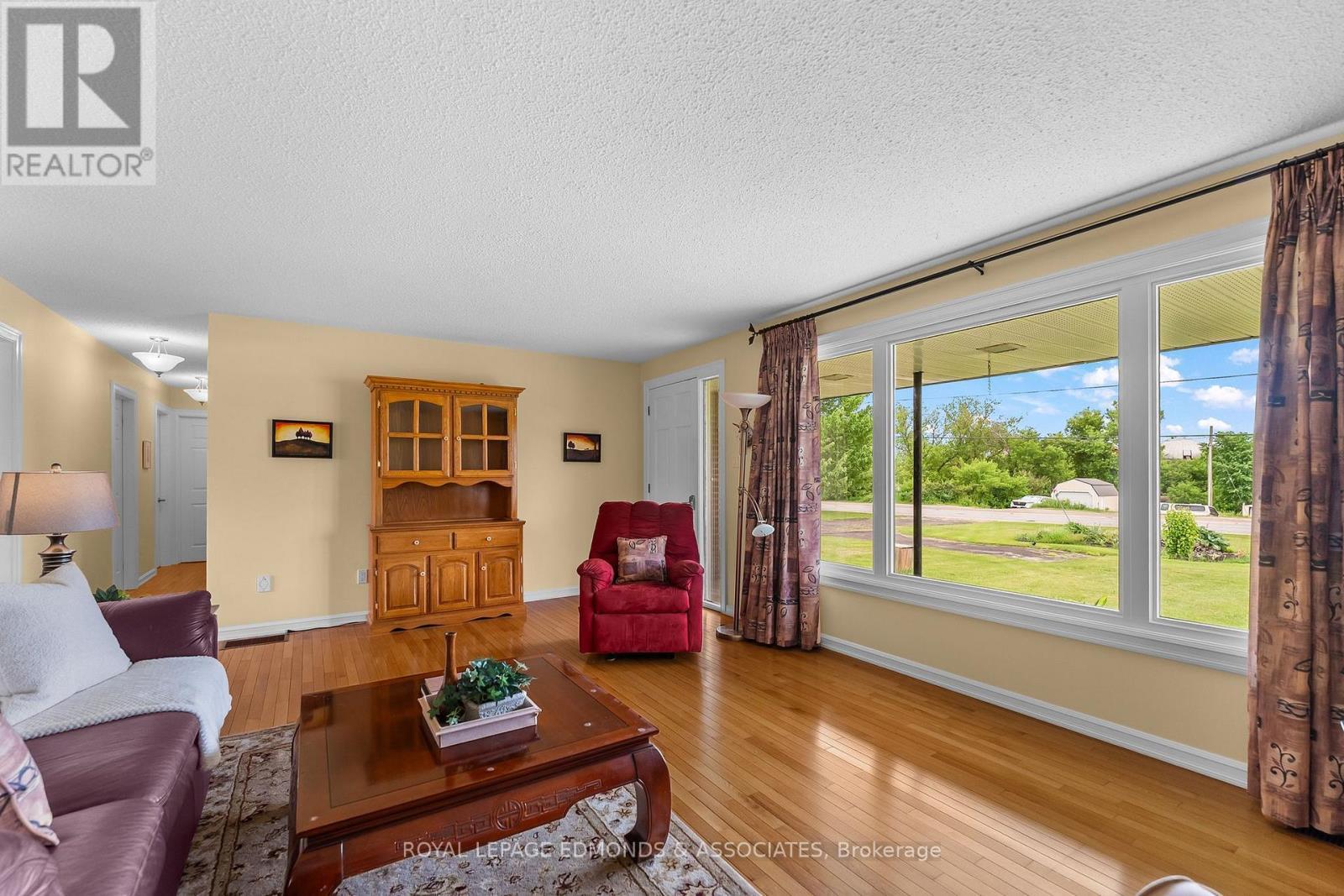 












13 LACROIX BAY ROAD

,
Whitewater Region,




Ontario
K0J2L0

