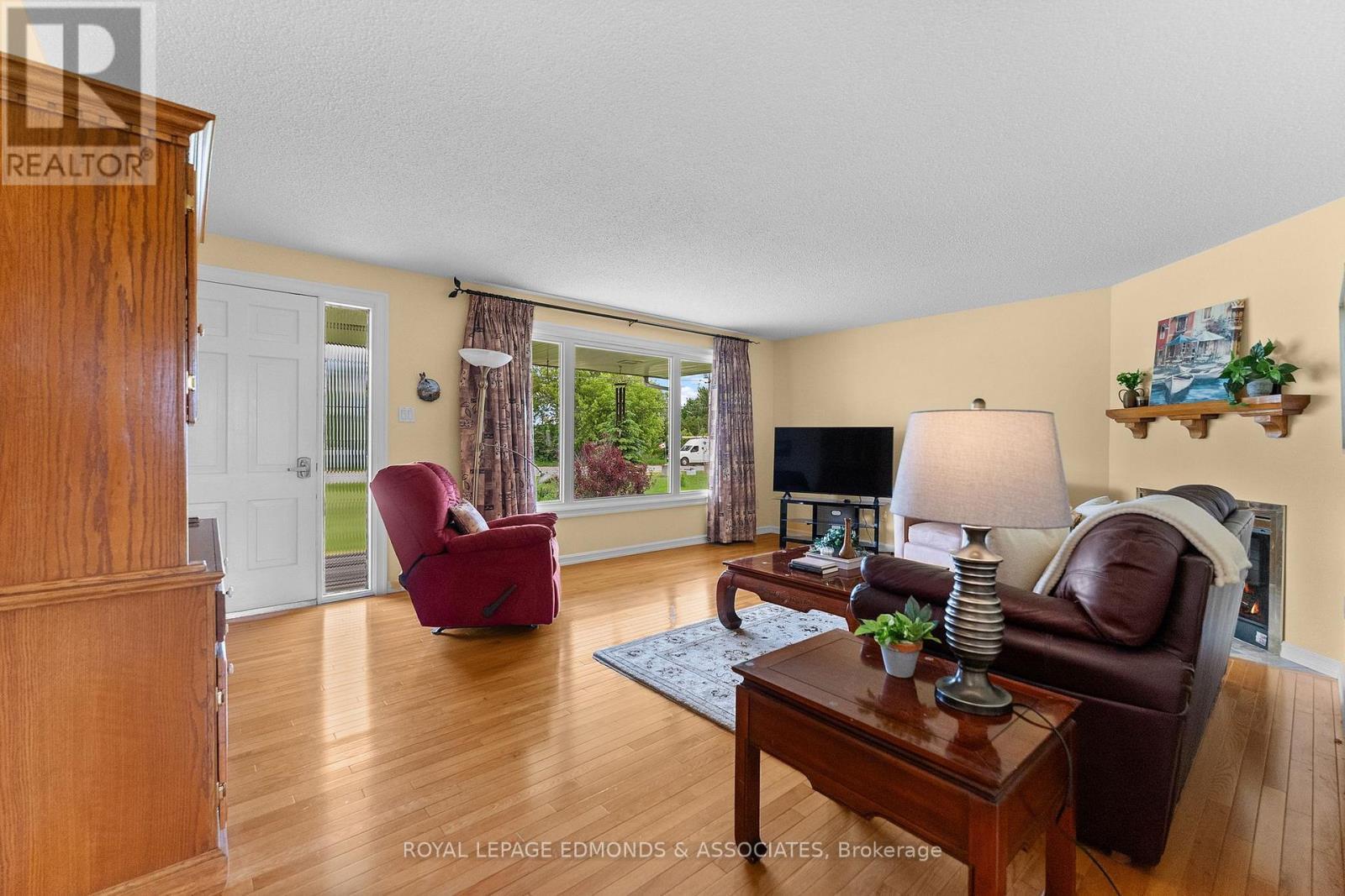 












13 LACROIX BAY ROAD

,
Whitewater Region,




Ontario
K0J2L0

