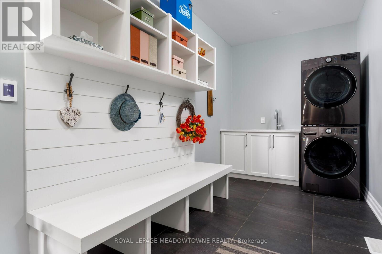 












396 BROADWAY AVENUE

,
Milton,




Ontario
L9T1T7


