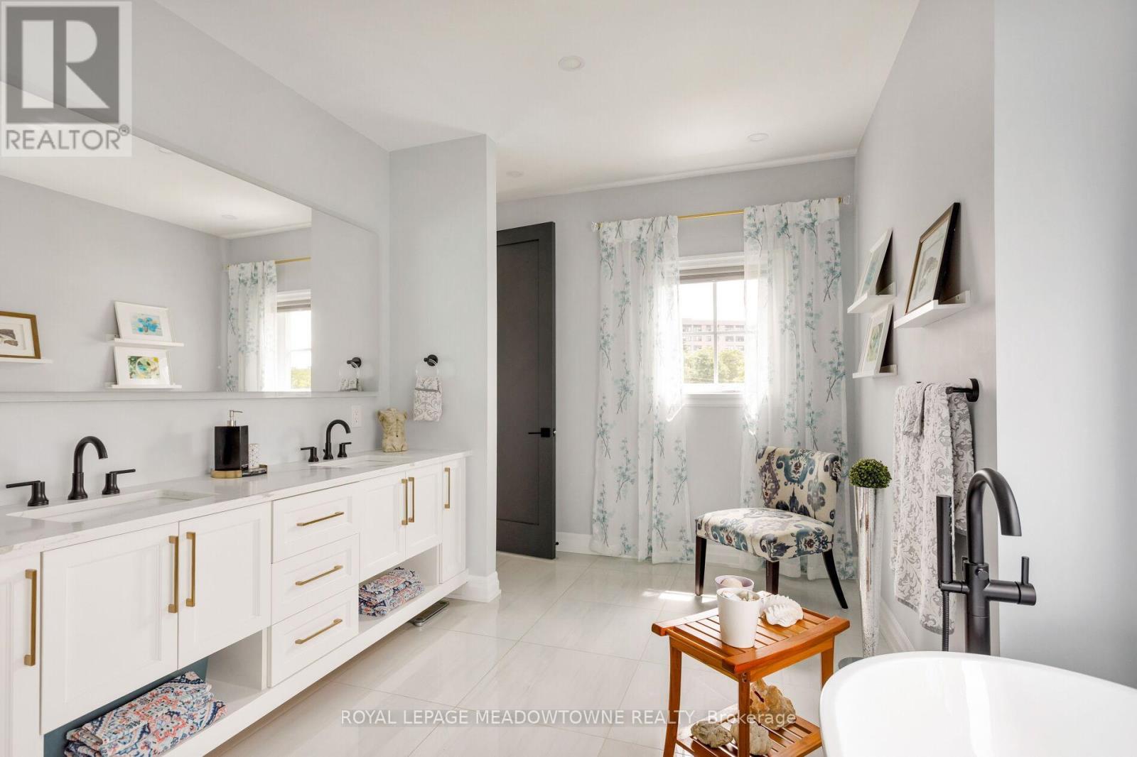 












396 BROADWAY AVENUE

,
Milton,




Ontario
L9T1T7

