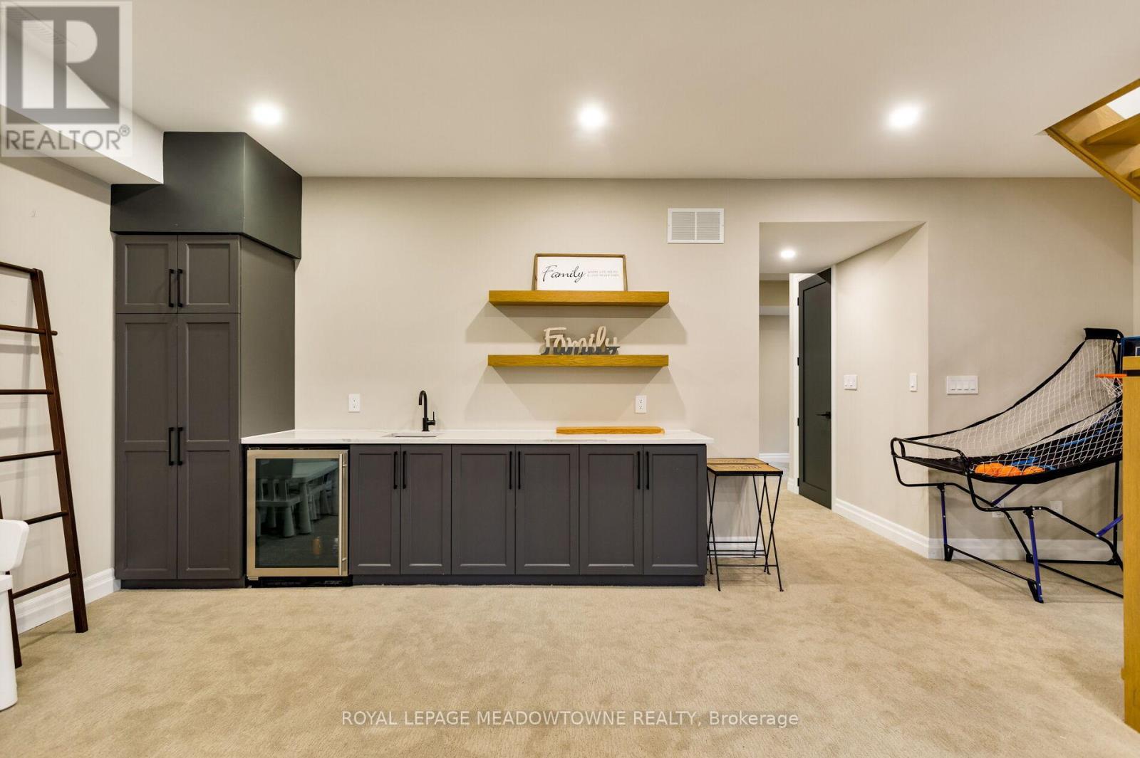 












396 BROADWAY AVENUE

,
Milton,




Ontario
L9T1T7

