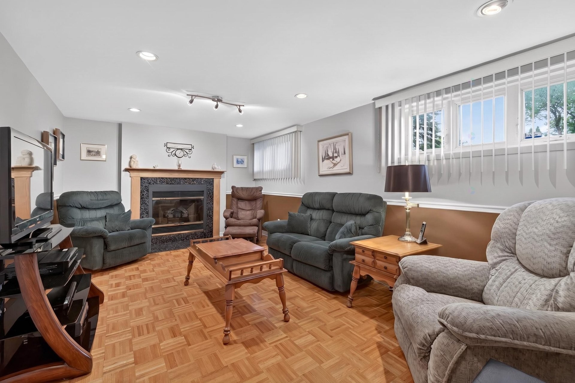 









161


Rue De Mésy

,
Boucherville,




QC
J4B4E4

