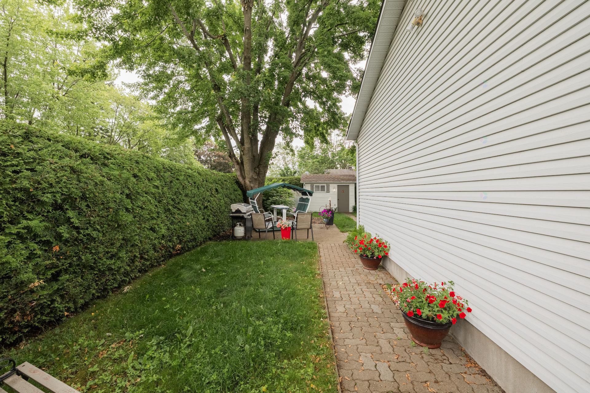 









161


Rue De Mésy

,
Boucherville,




QC
J4B4E4

