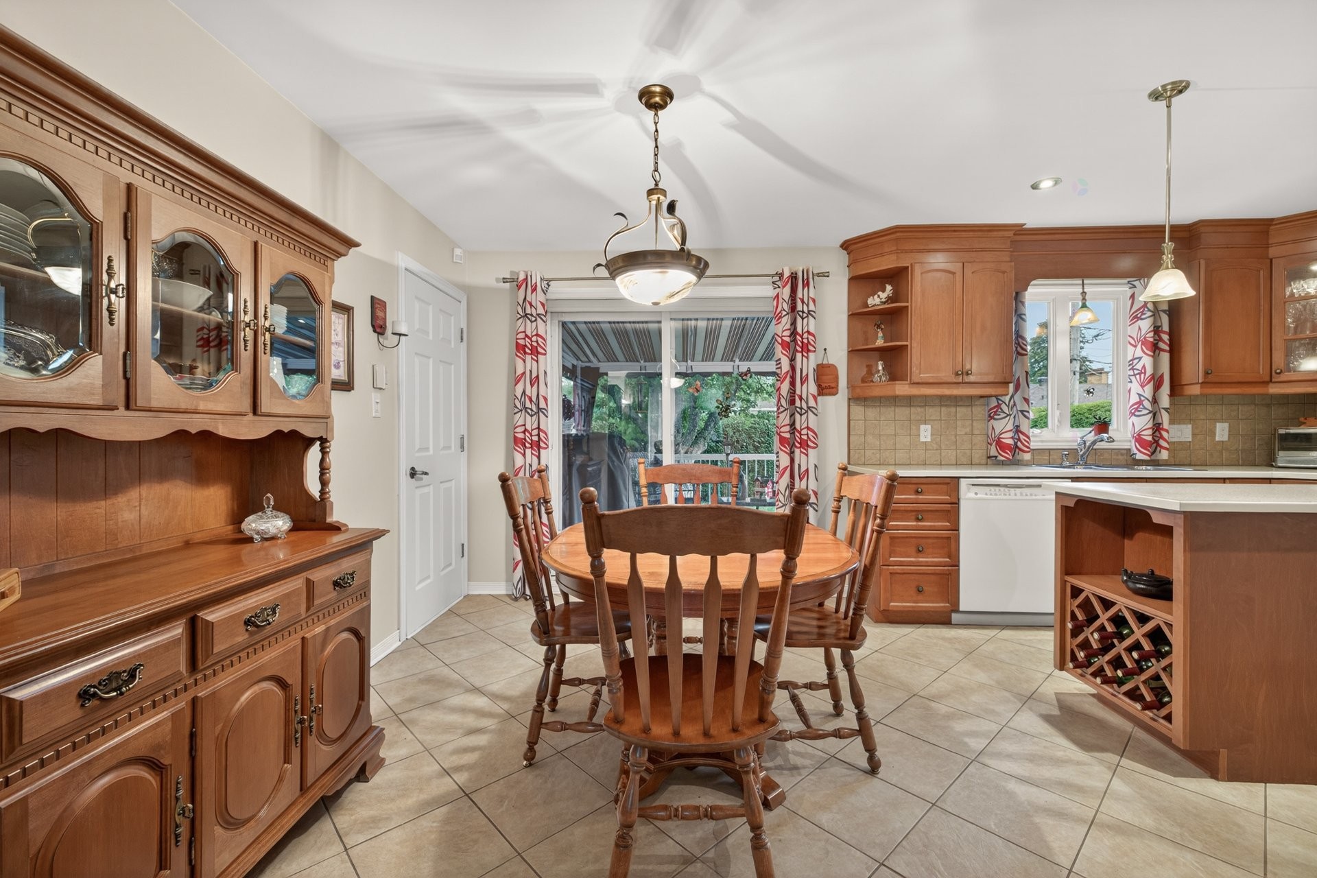 









161


Rue De Mésy

,
Boucherville,




QC
J4B4E4

