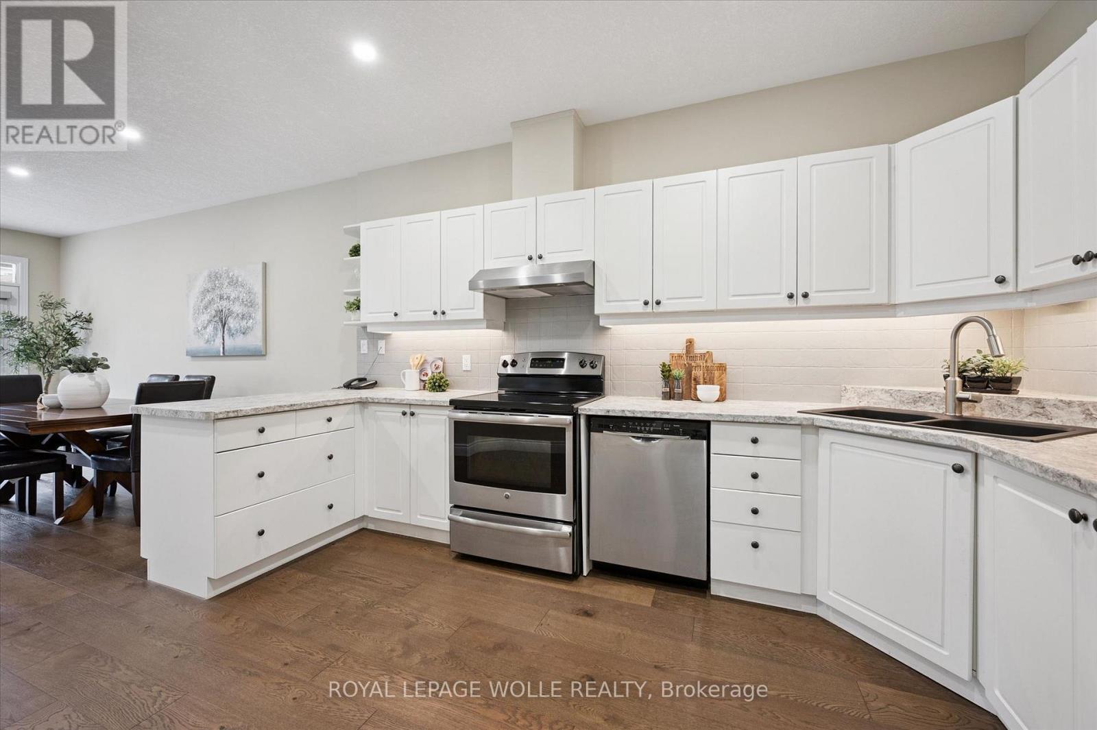 












14 - 180 OLD ABBEY ROAD

,
Waterloo,




Ontario
N2K4B2


