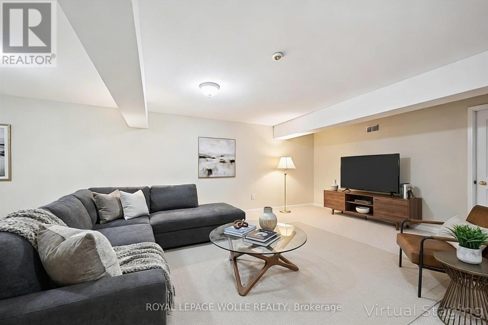 












14 - 180 OLD ABBEY ROAD

,
Waterloo,




Ontario
N2K4B2

