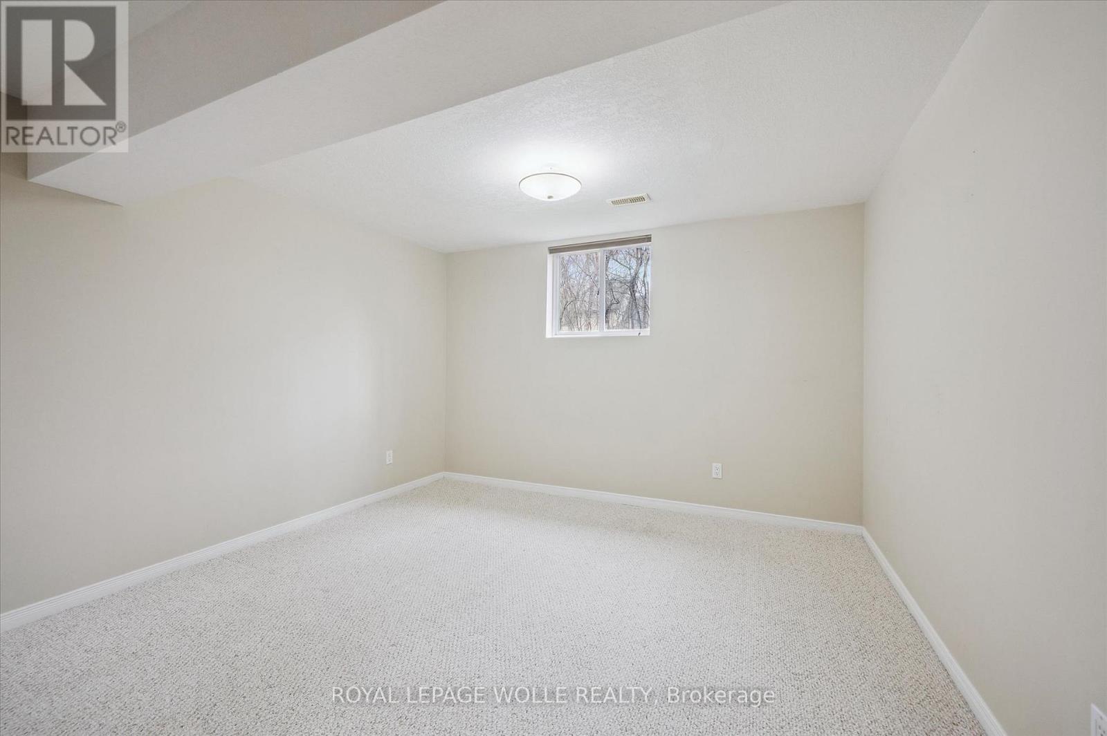 












14 - 180 OLD ABBEY ROAD

,
Waterloo,




Ontario
N2K4B2


