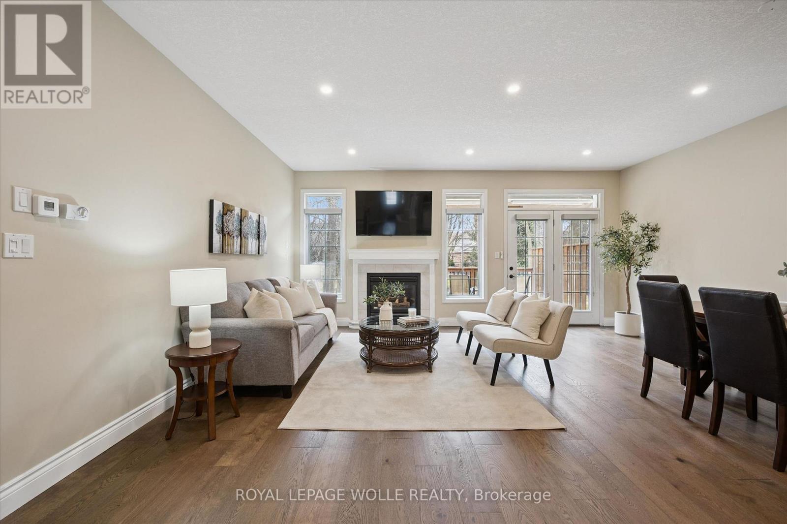 












14 - 180 OLD ABBEY ROAD

,
Waterloo,




Ontario
N2K4B2

