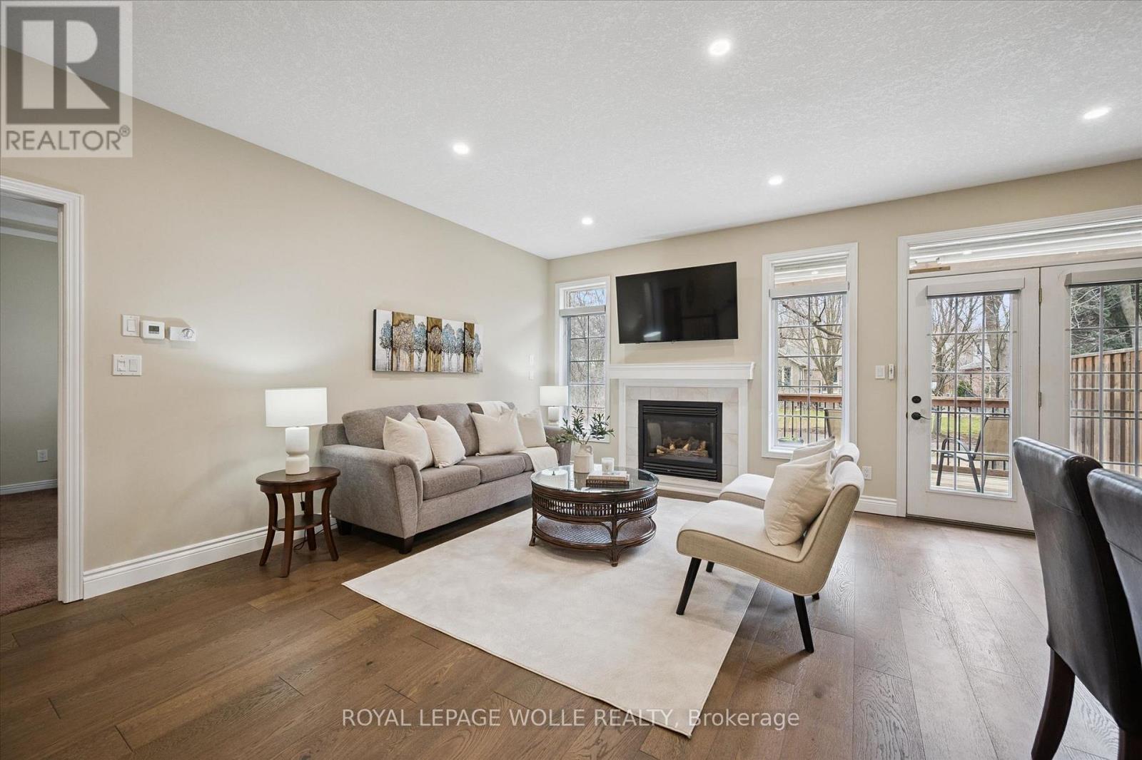 












14 - 180 OLD ABBEY ROAD

,
Waterloo,




Ontario
N2K4B2

