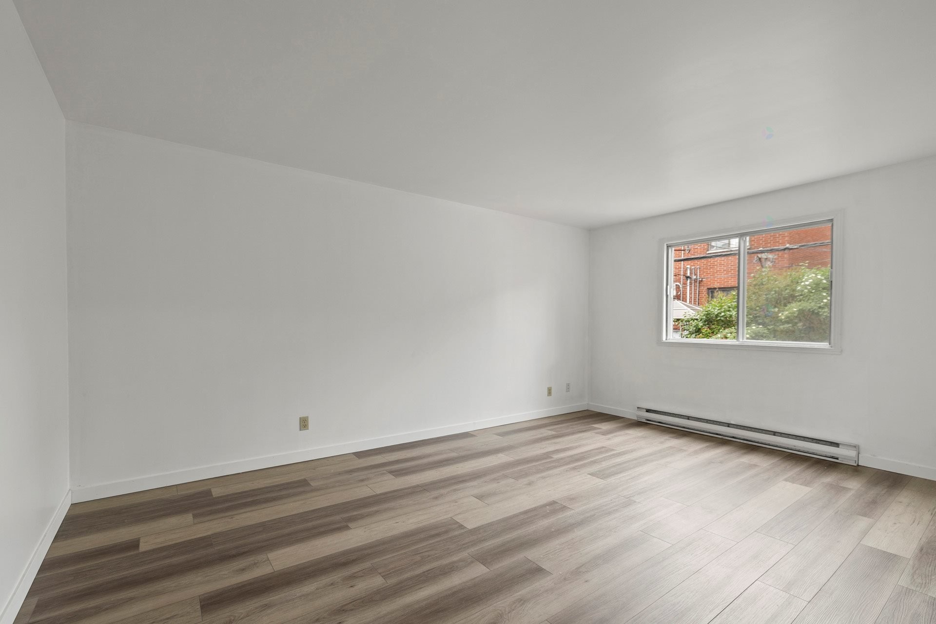 









7511


Rue Chouinard

,
Montréal (LaSalle),




QC
H8N2L6

