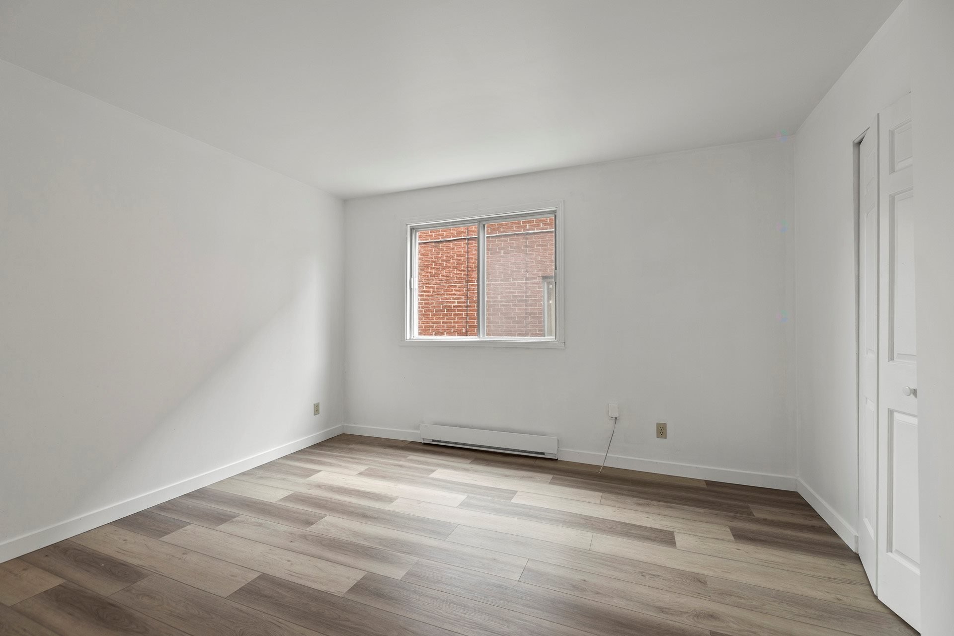 









7511


Rue Chouinard

,
Montréal (LaSalle),




QC
H8N2L6

