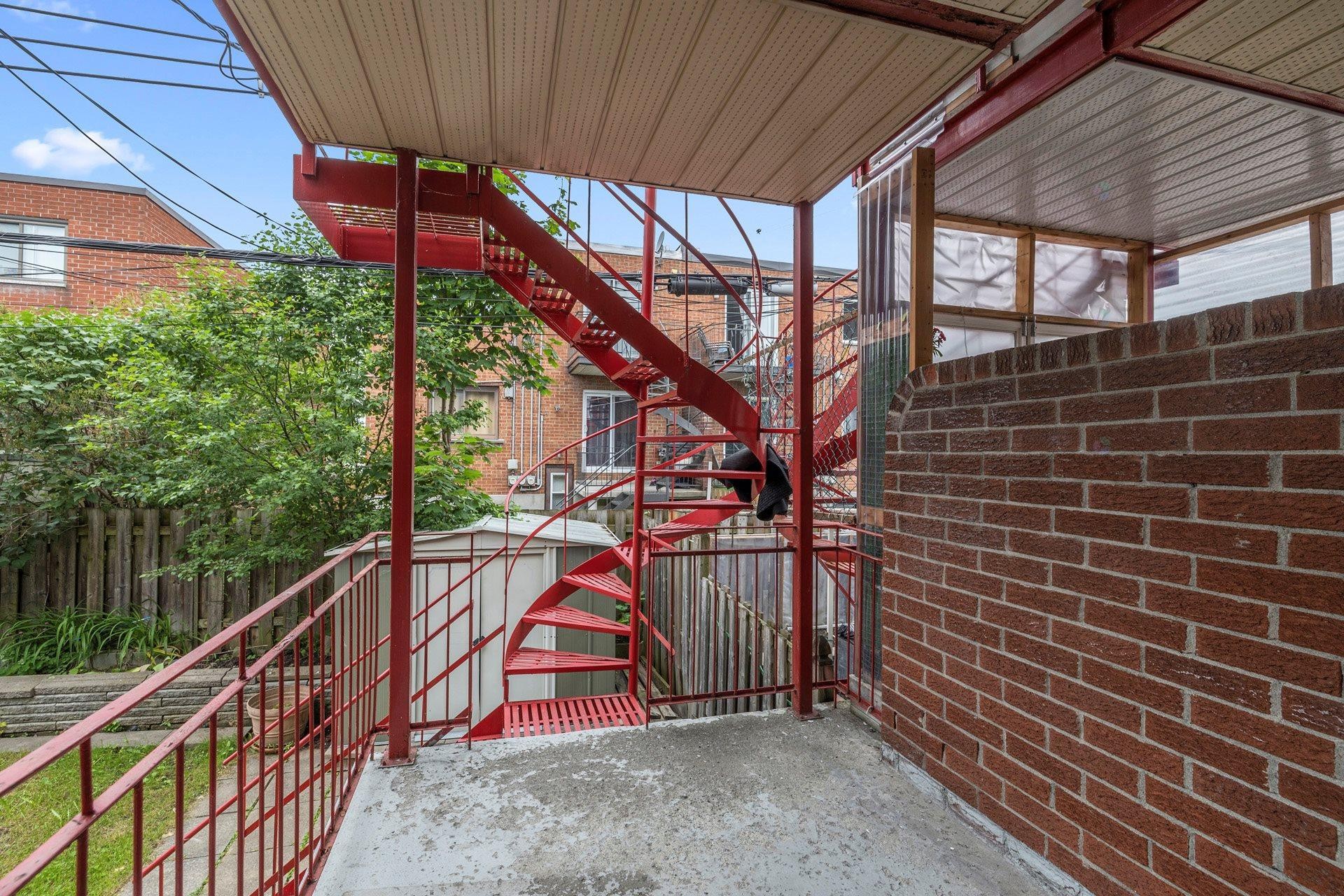 









7511


Rue Chouinard

,
Montréal (LaSalle),




QC
H8N2L6

