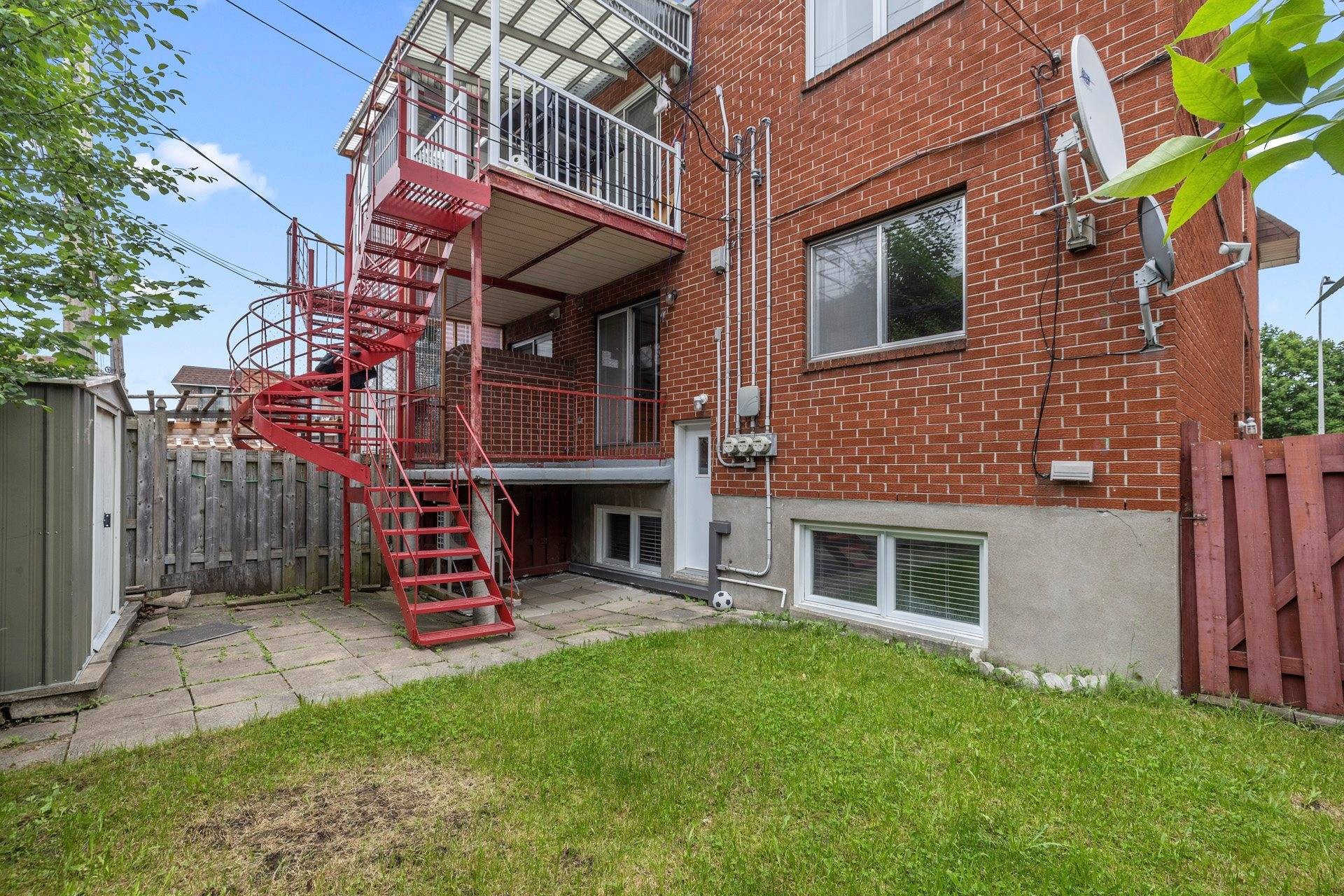 









7511


Rue Chouinard

,
Montréal (LaSalle),




QC
H8N2L6


