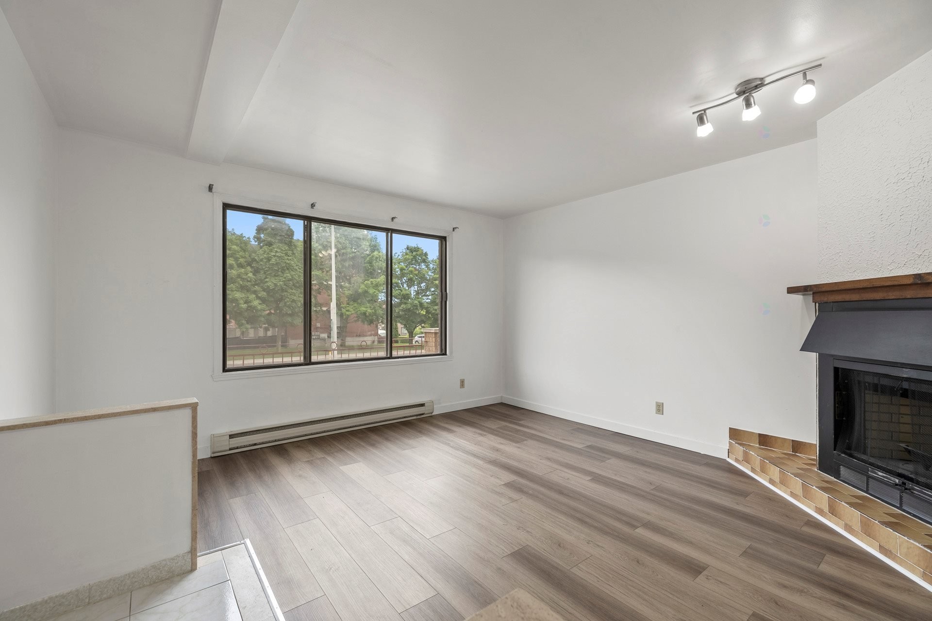 









7511


Rue Chouinard

,
Montréal (LaSalle),




QC
H8N2L6

