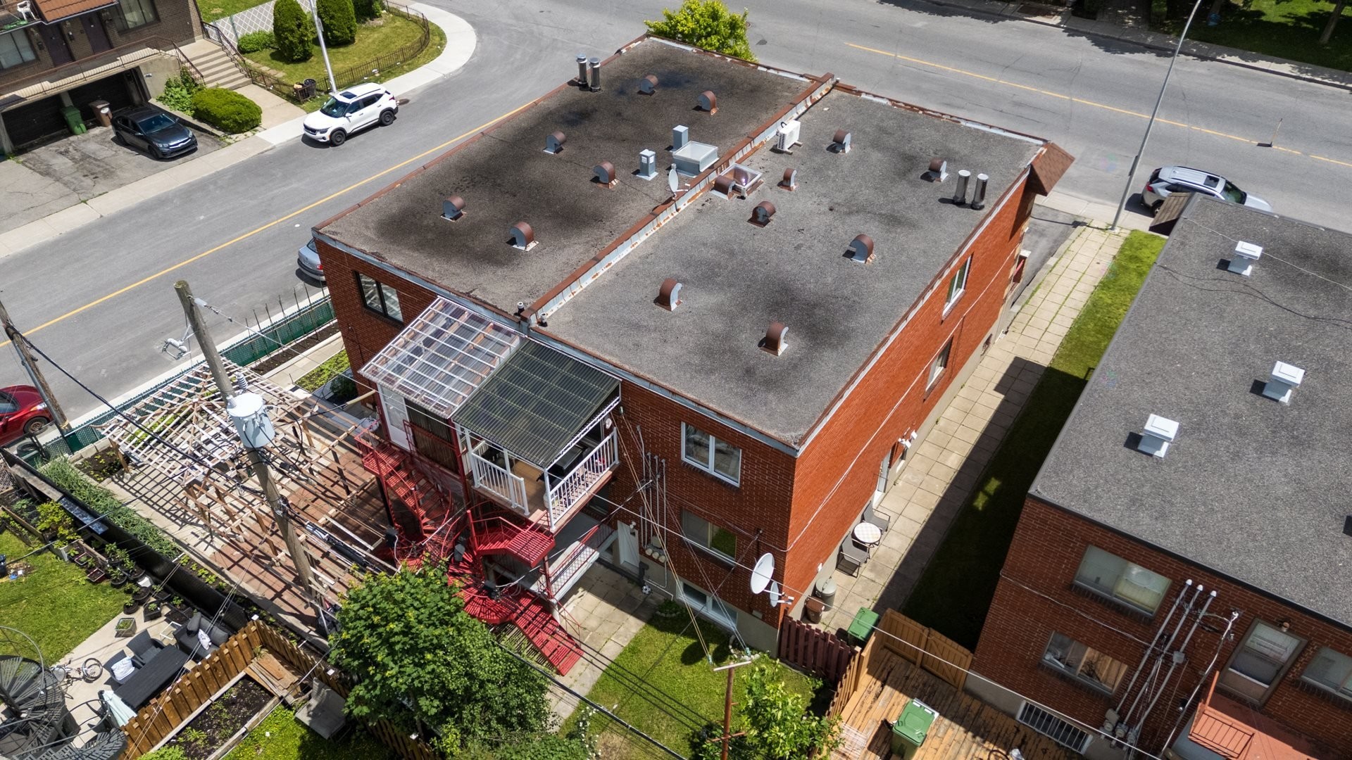 









7511


Rue Chouinard

,
Montréal (LaSalle),




QC
H8N2L6

