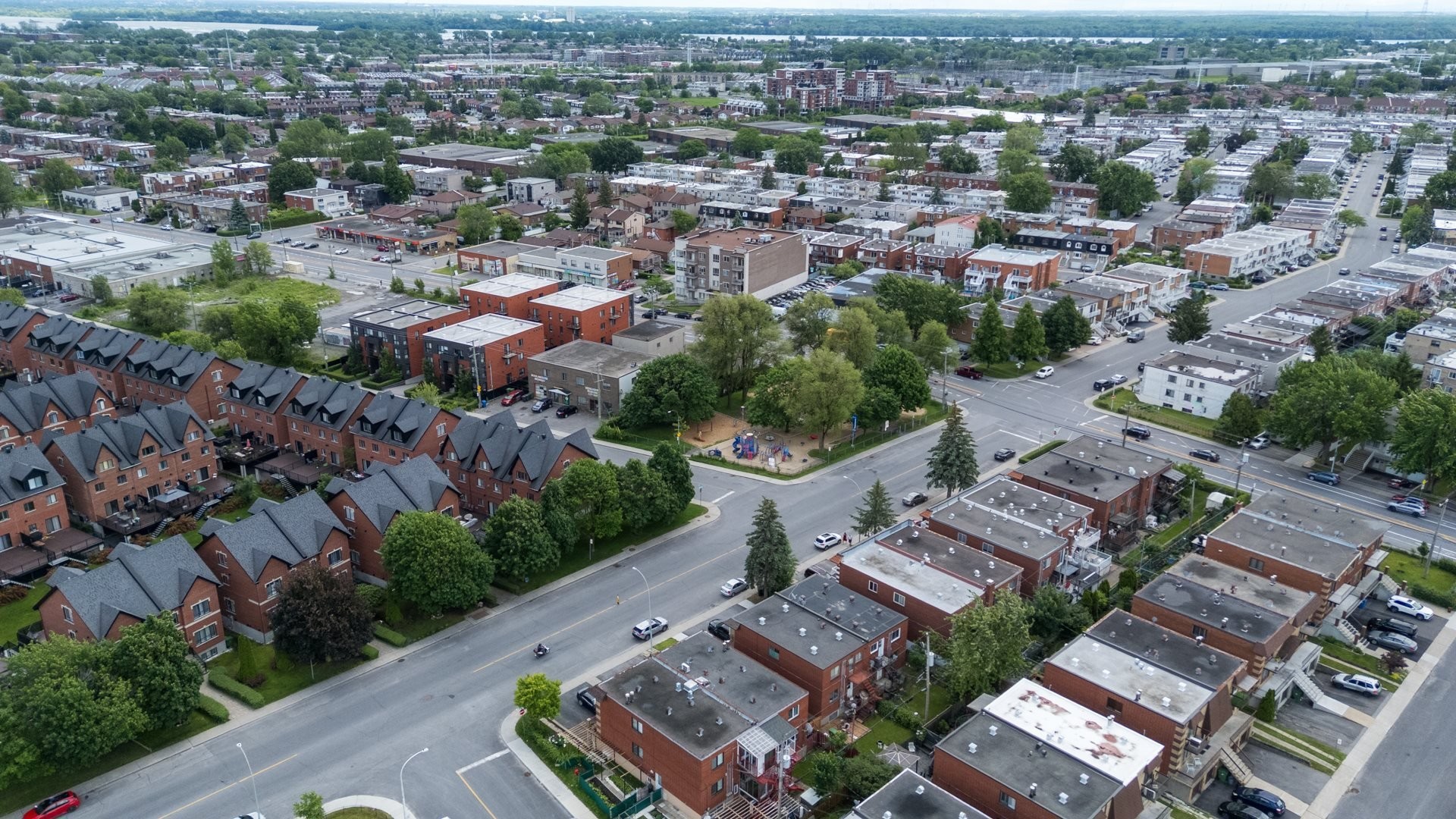 









7511


Rue Chouinard

,
Montréal (LaSalle),




QC
H8N2L6

