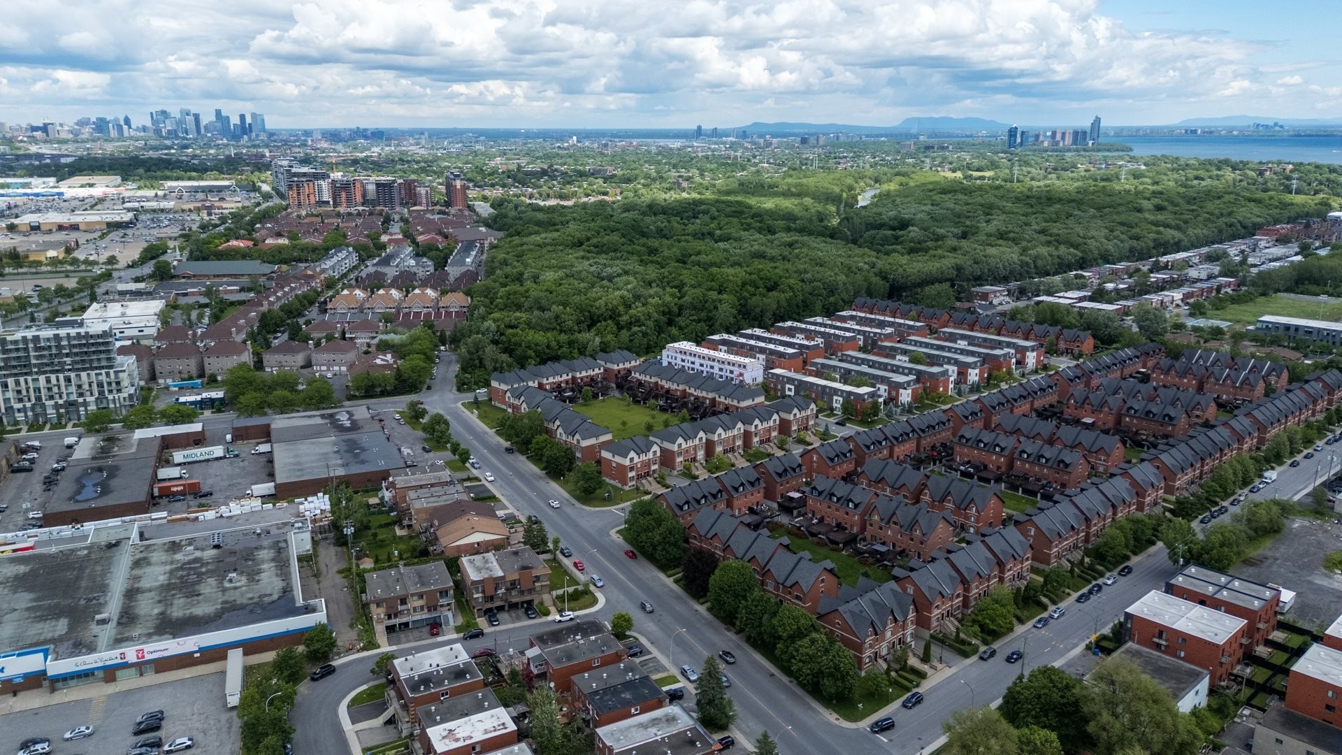 









7511


Rue Chouinard

,
Montréal (LaSalle),




QC
H8N2L6

