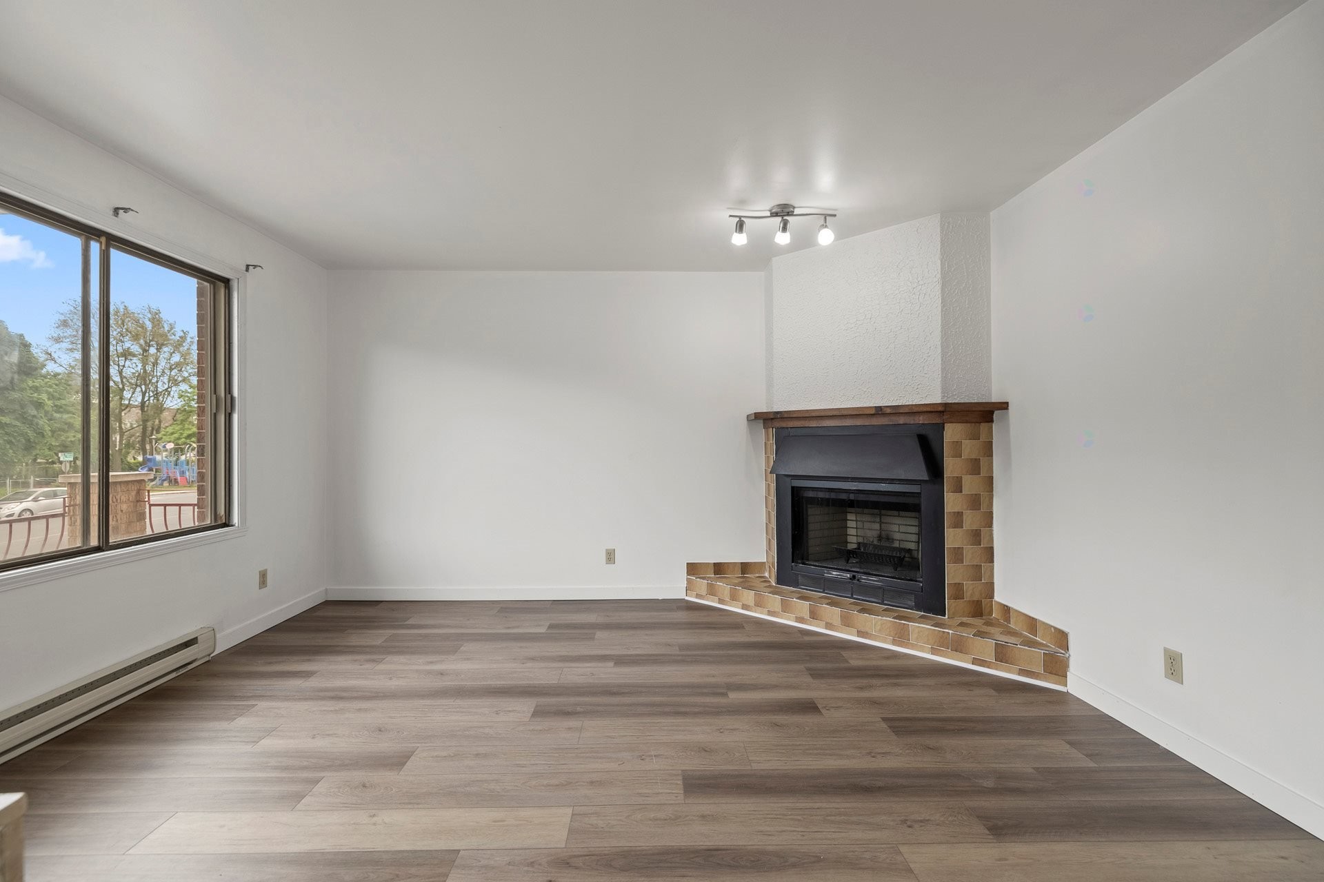 









7511


Rue Chouinard

,
Montréal (LaSalle),




QC
H8N2L6

